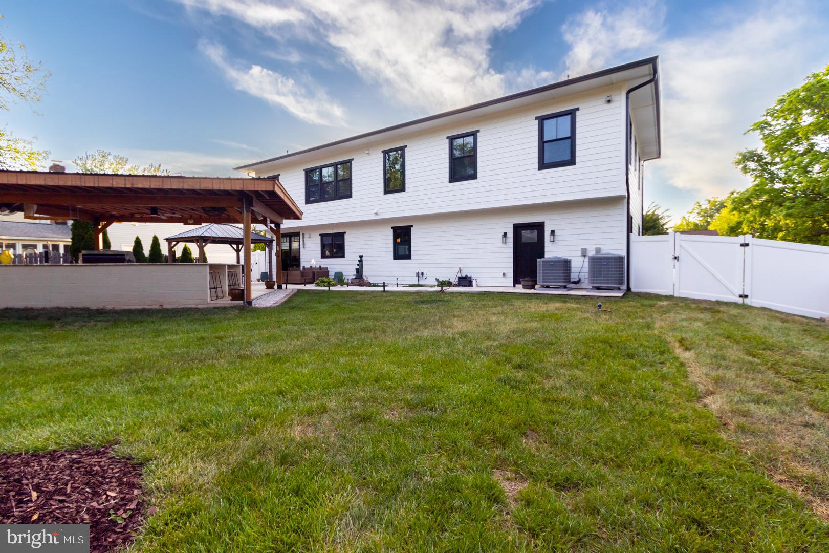 BROOKFIELD - Residential