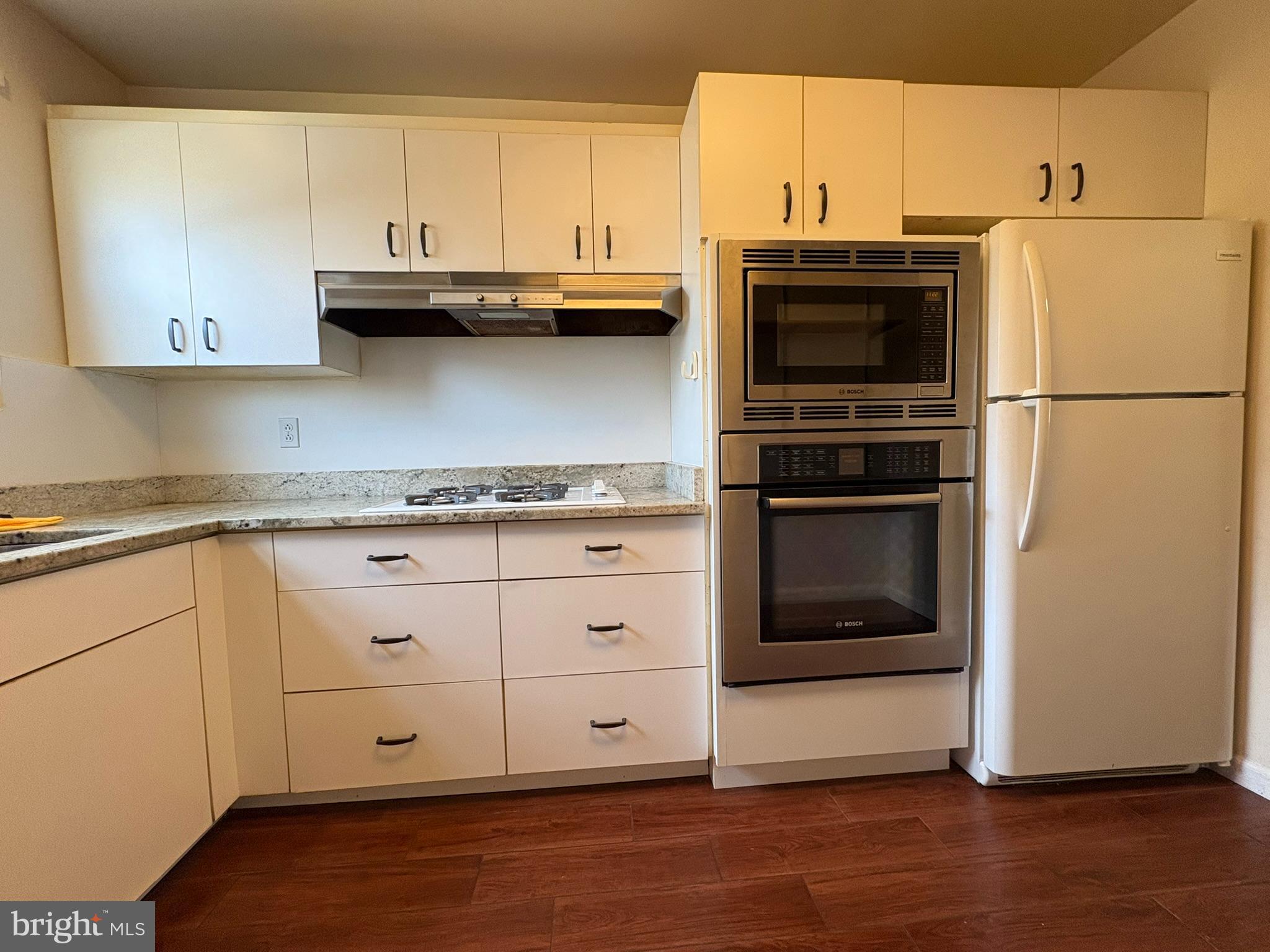 CROSS COUNTRY - Residential Lease