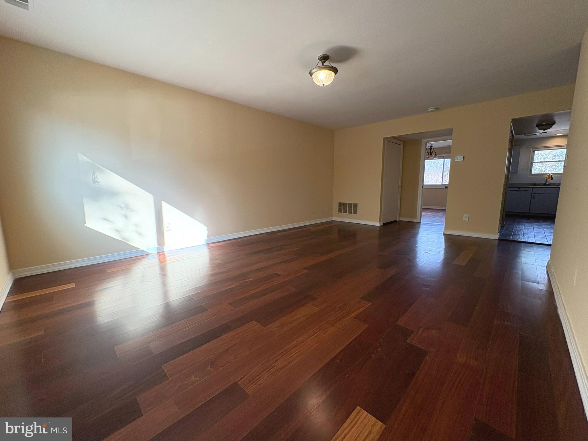 CROSS COUNTRY - Residential Lease