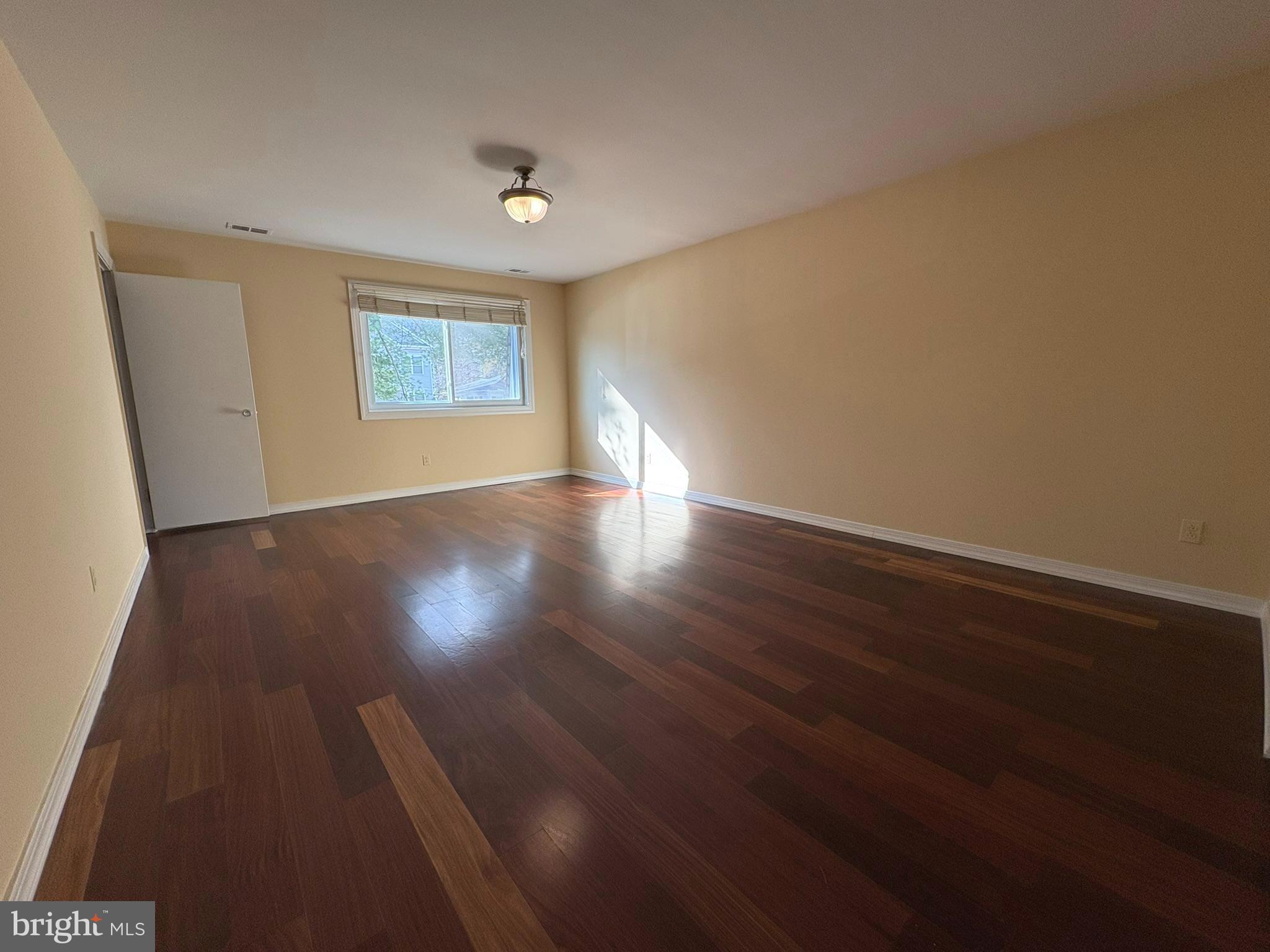 CROSS COUNTRY - Residential Lease