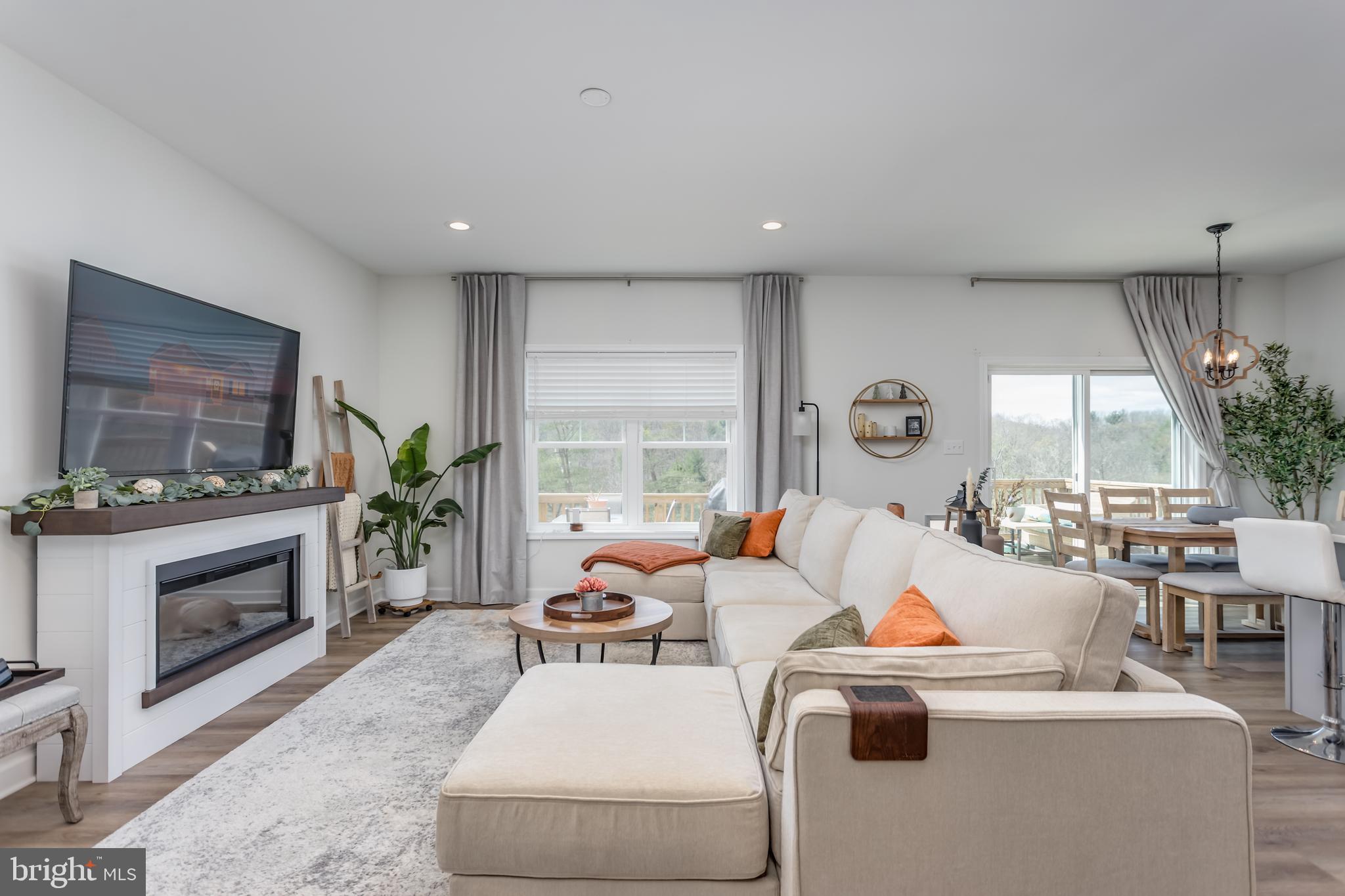 MIDDLE CREEK VISTAS - Residential