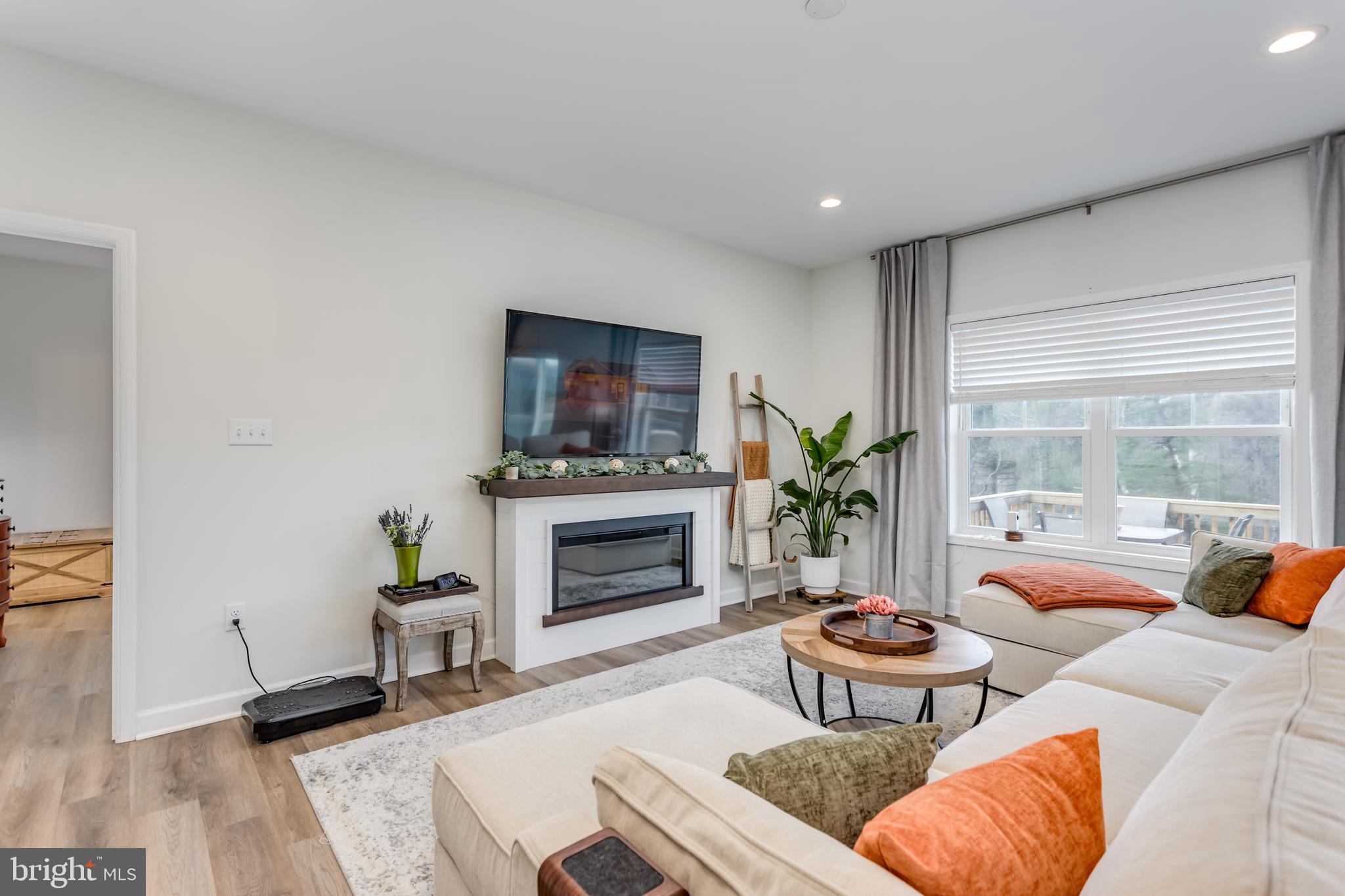 MIDDLE CREEK VISTAS - Residential