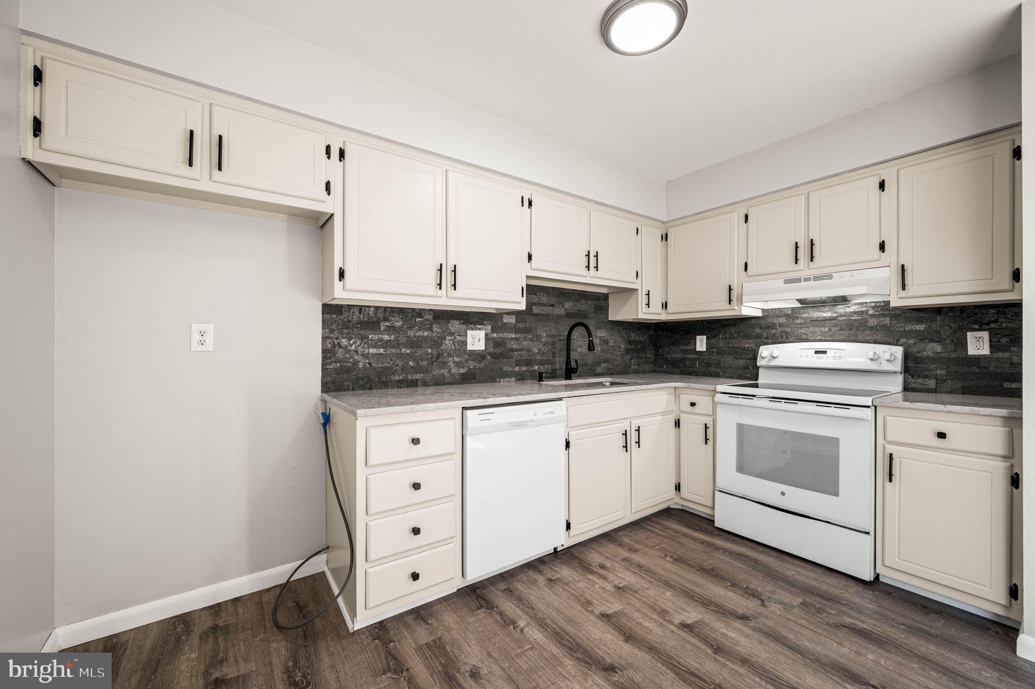 WALNUT RIDGE ESTS - Residential