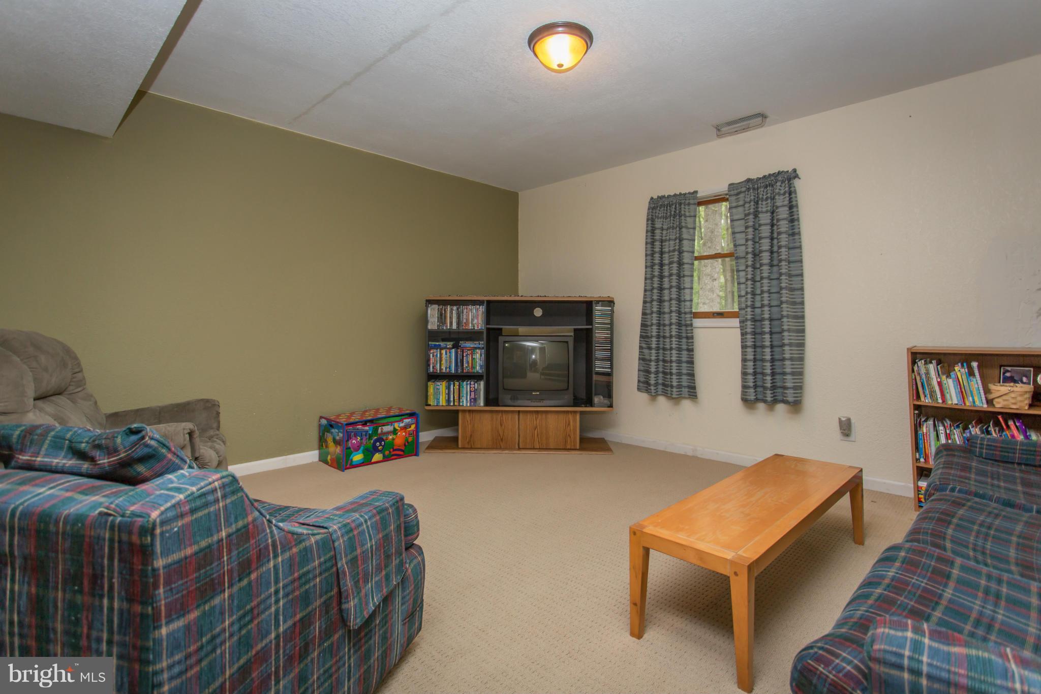 PRESIDENTIAL LAKES - Residential