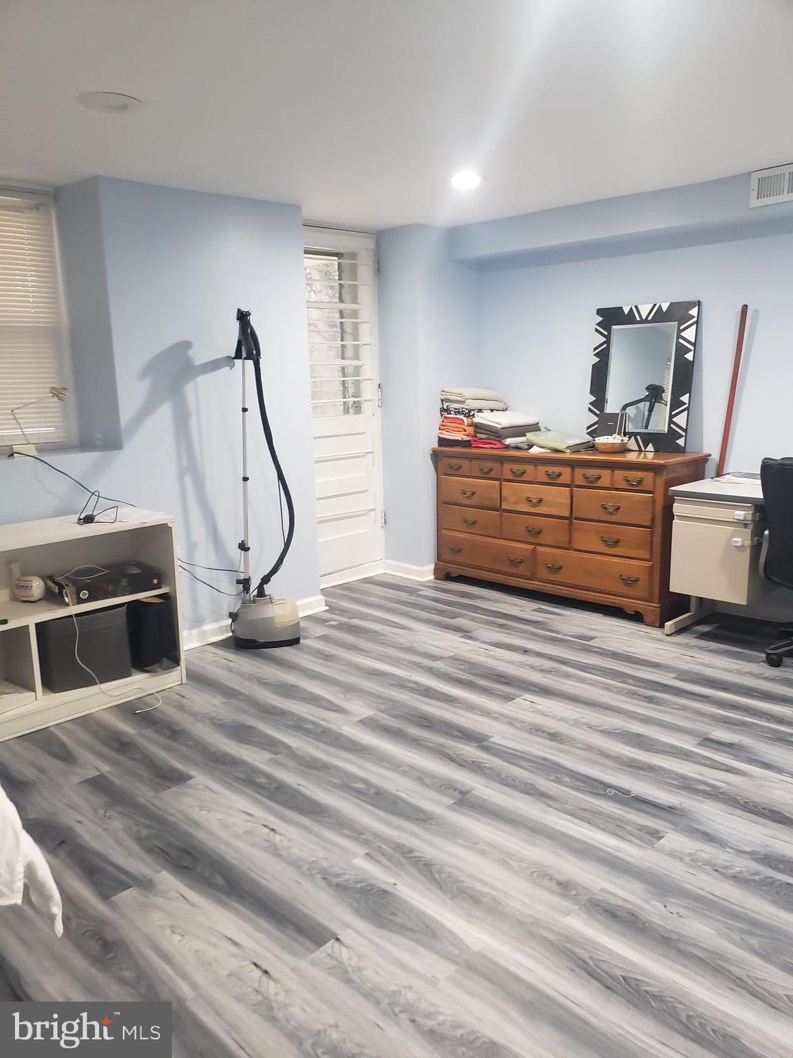 PHILADELPHIA (NORTHEAST) - Land