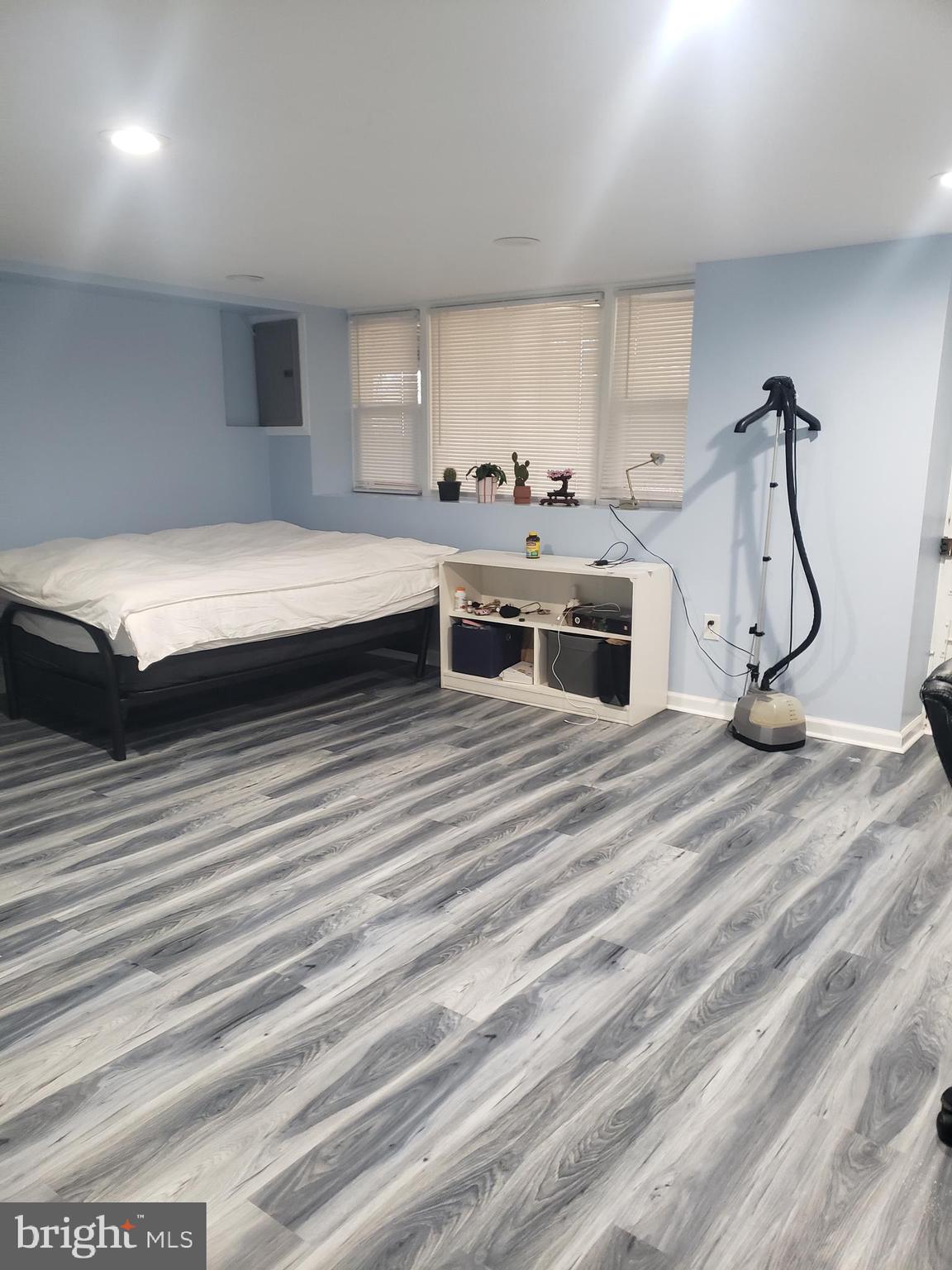 PHILADELPHIA (NORTHEAST) - Land