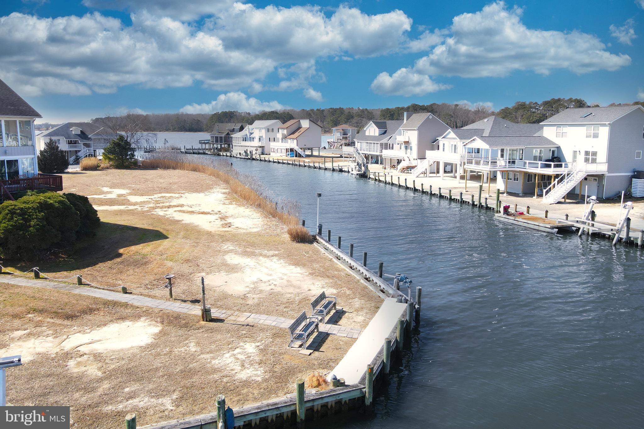 CAPTAIN'S COVE - Land