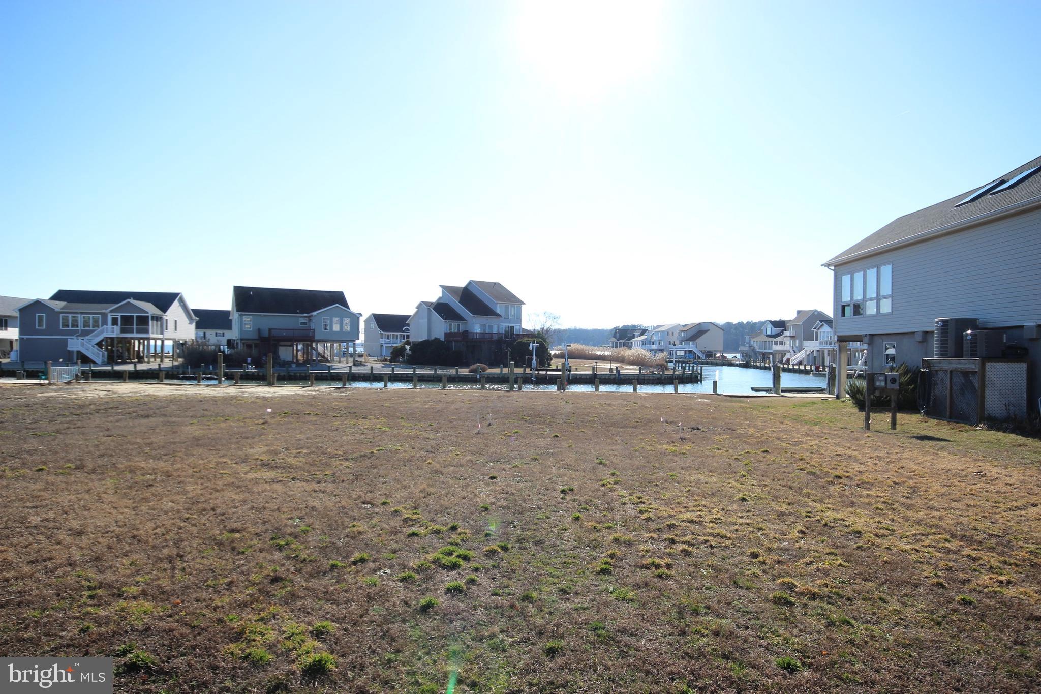 CAPTAIN'S COVE - Land