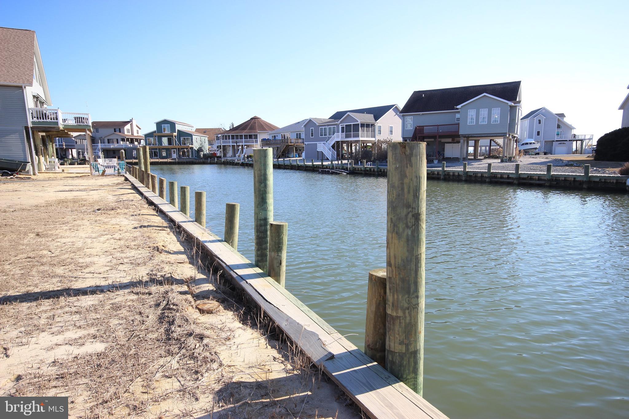 CAPTAIN'S COVE - Land