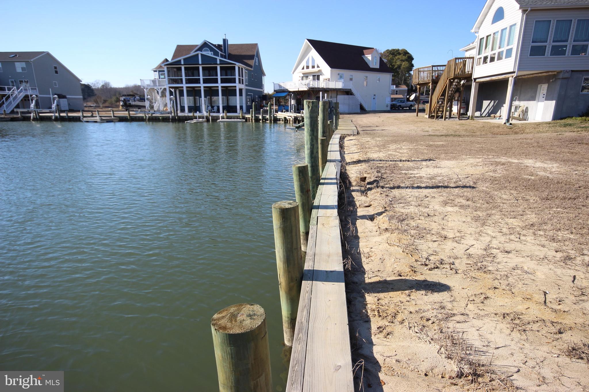 CAPTAIN'S COVE - Land