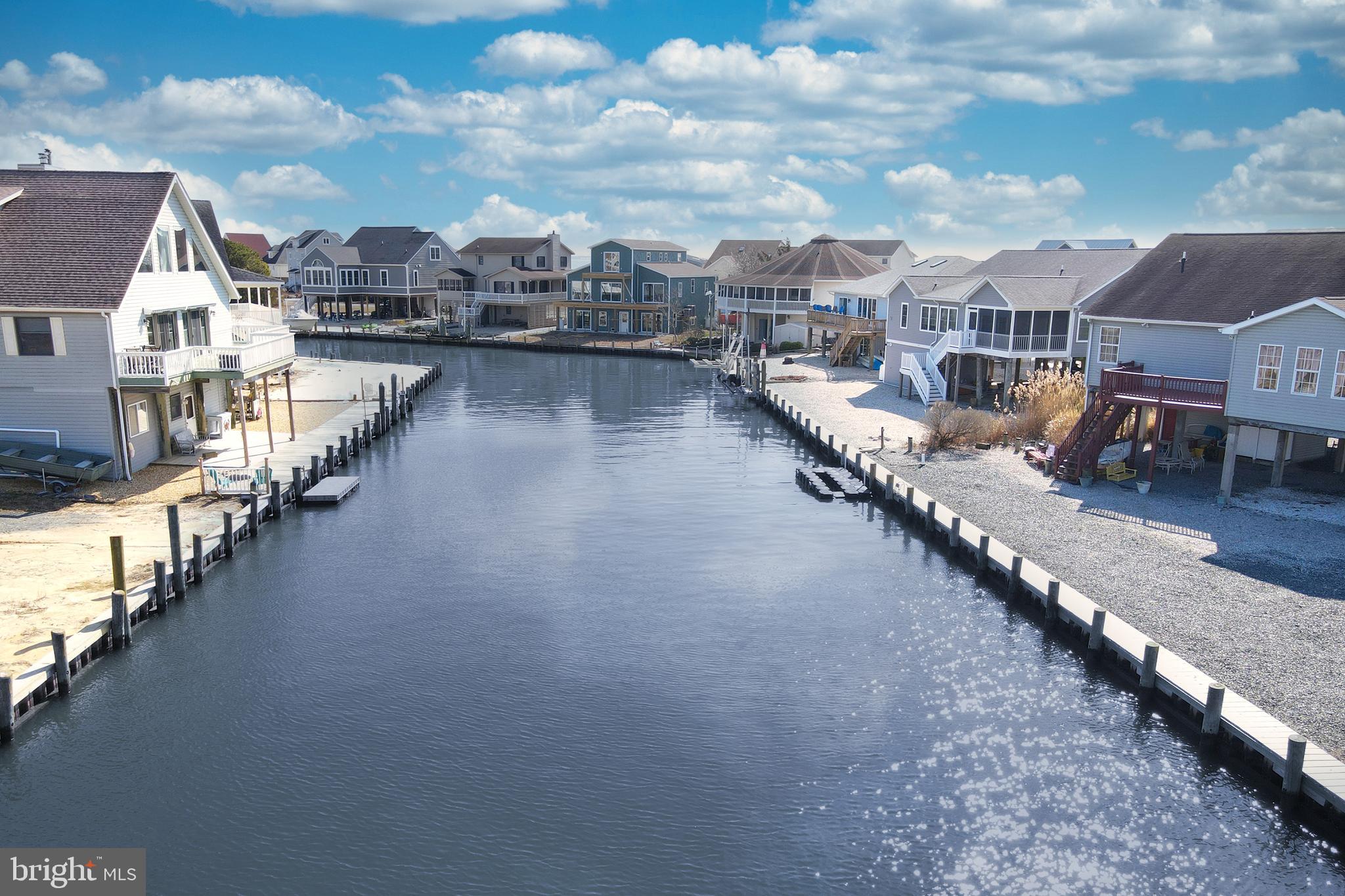 CAPTAIN'S COVE - Land