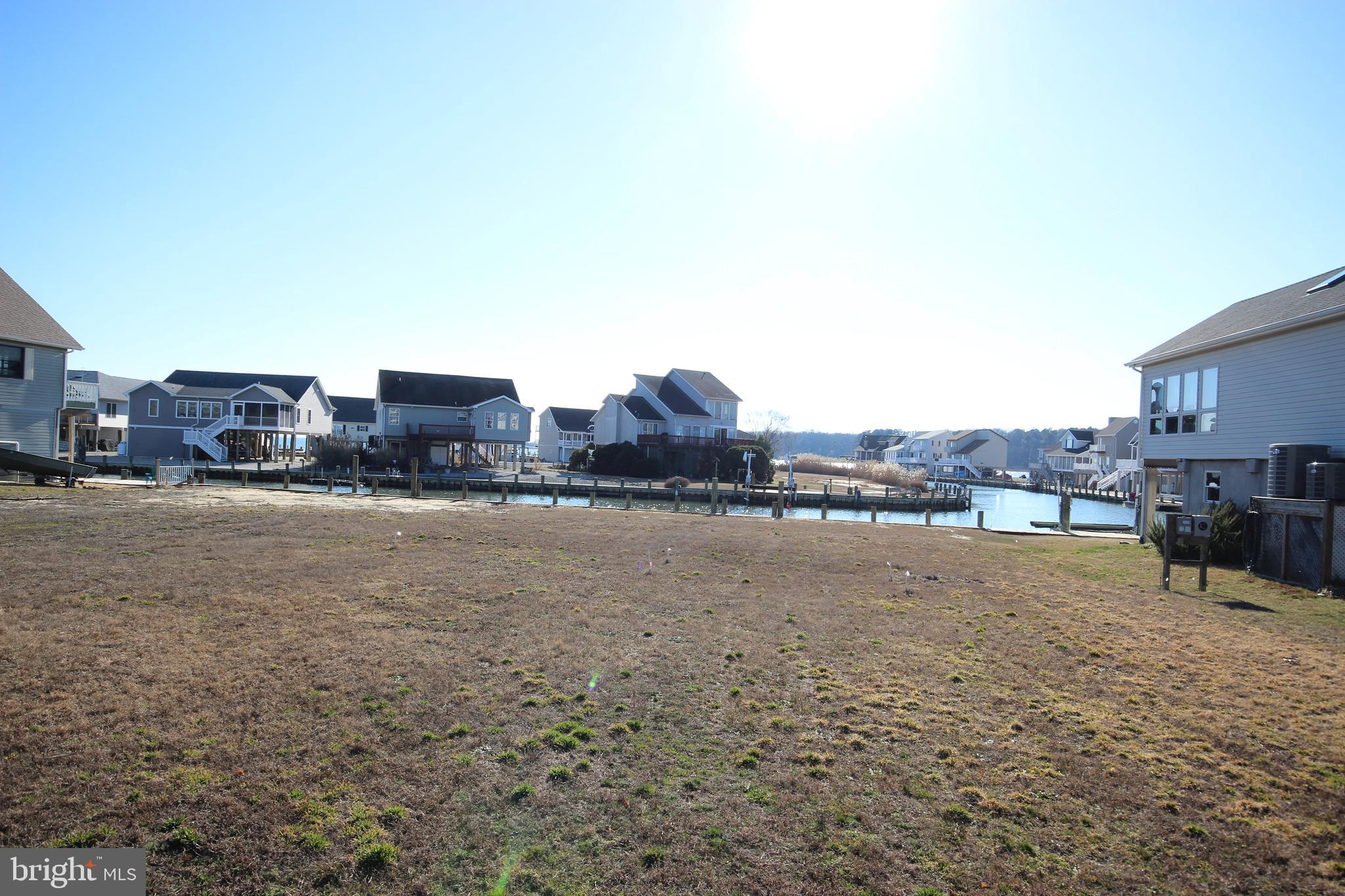 CAPTAIN'S COVE - Land