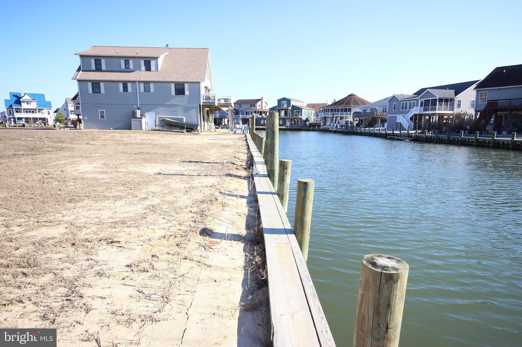 CAPTAIN'S COVE - Land