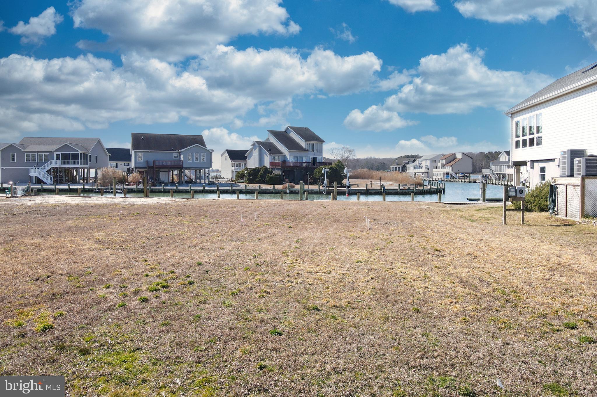 CAPTAIN'S COVE - Land