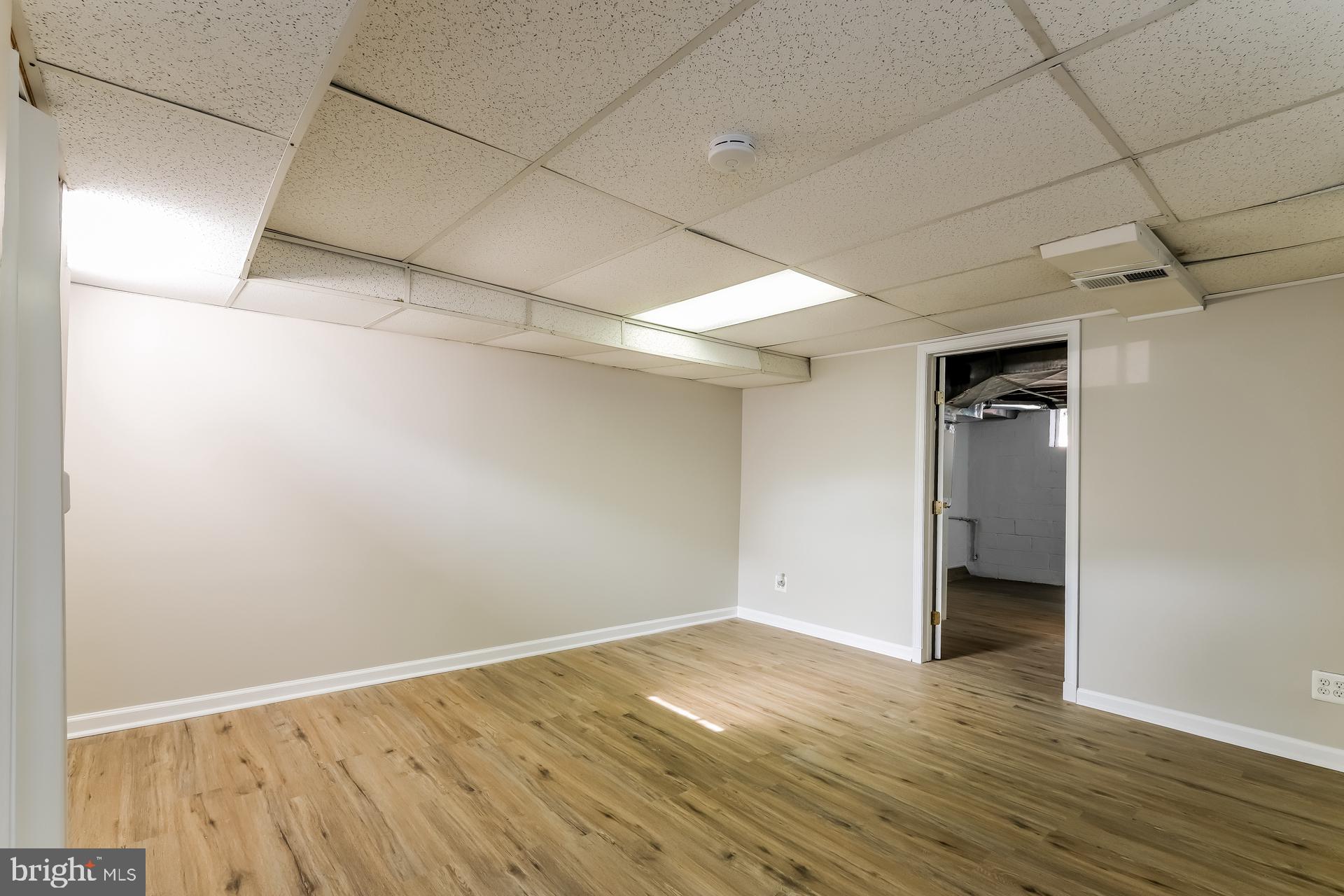 WEST HILLS - Residential Lease