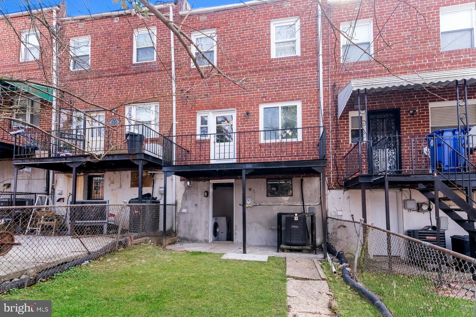 WEST HILLS - Residential Lease