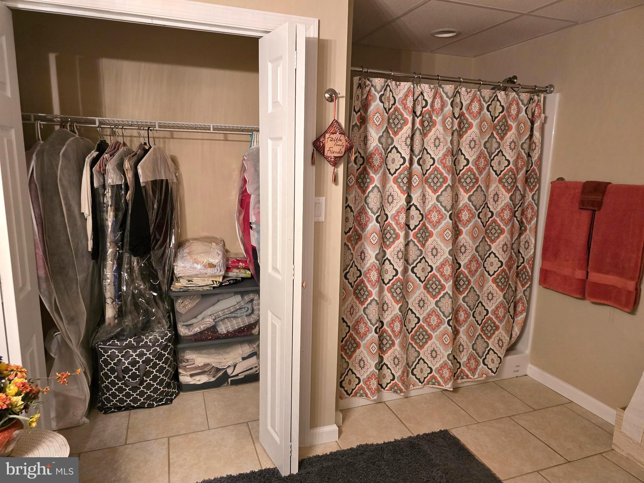 FEASTERVILLE - Residential