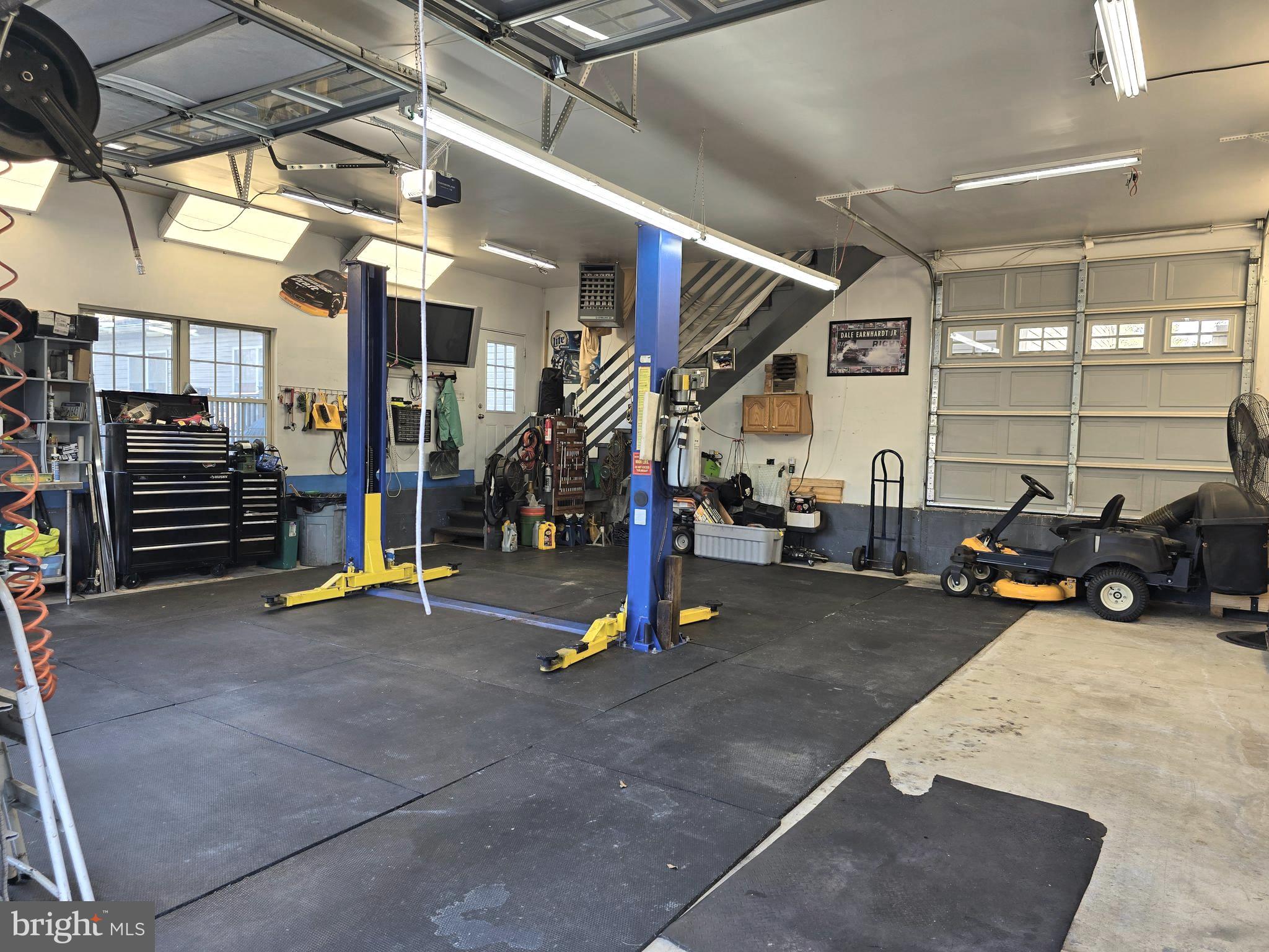 FEASTERVILLE - Residential