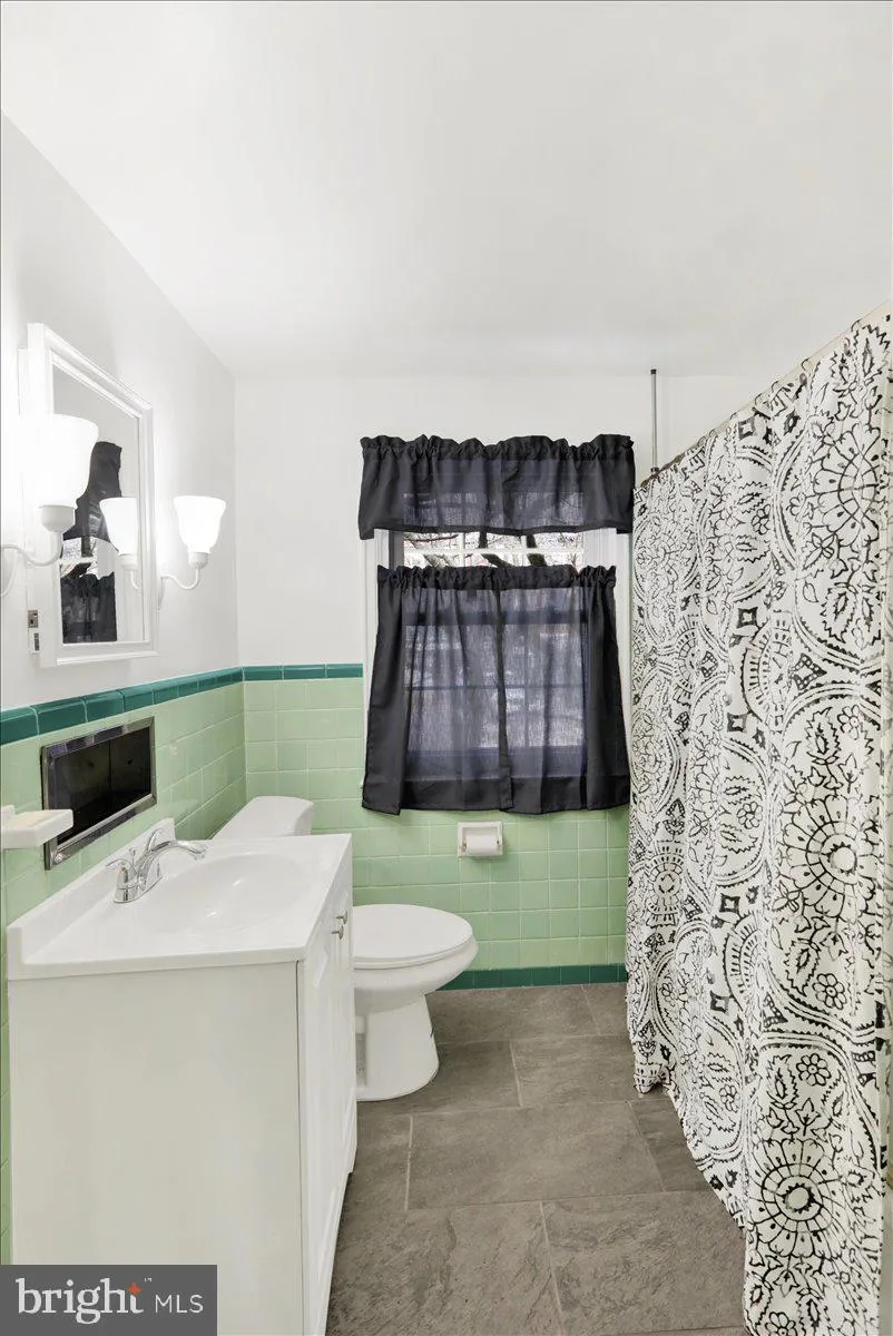 West Reading, Pennsylvania 19611, United States, 3 Bedrooms Bedrooms, ,1 BathroomBathrooms,Residential,Pending,19090