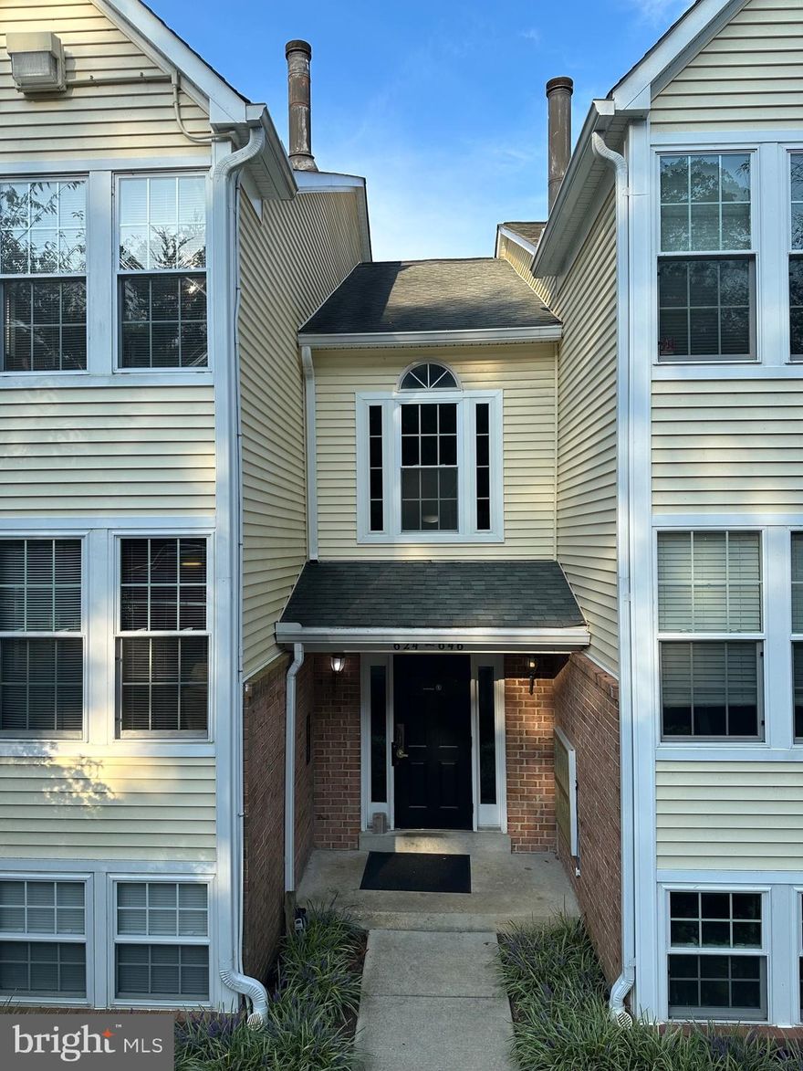 Welcome to 644 Southern Hills Drive! This Condo offers a comfortable and stylish living space in a desirable location. This 2 bedrooms and 2 bathrooms freshly painted and updated. You'll immediately notice the updated kitchen that will surely impress any aspiring chef. The breakfast nook provides a cozy spot to enjoy your morning coffee or a quick bite to eat. The spacious living area boasts solid hardwood flooring, recessed lighting and elegance to the space. Natural light floods the room through large windows, creating an inviting atmosphere for relaxation or entertaining guests. Step outside onto your private balcony and enjoy the fresh air while taking in the scenic views of the surrounding wooded area. Both bedrooms in this condo are generously sized, offering plenty of room for furniture and personalization. Whether you need a home office, a guest room, or simply desire extra space for your hobbies, these bedrooms provide endless possibilities. Safety and security are paramount, and this property ensures peace of mind with secure access. You can feel confident knowing that you and your loved ones are protected within this well-maintained community. Shopping centers, restaurants, and entertainment options are just a short drive away. Additionally, with easy access to major highways and public transportation routes, commuting to work or exploring the city is a breeze.