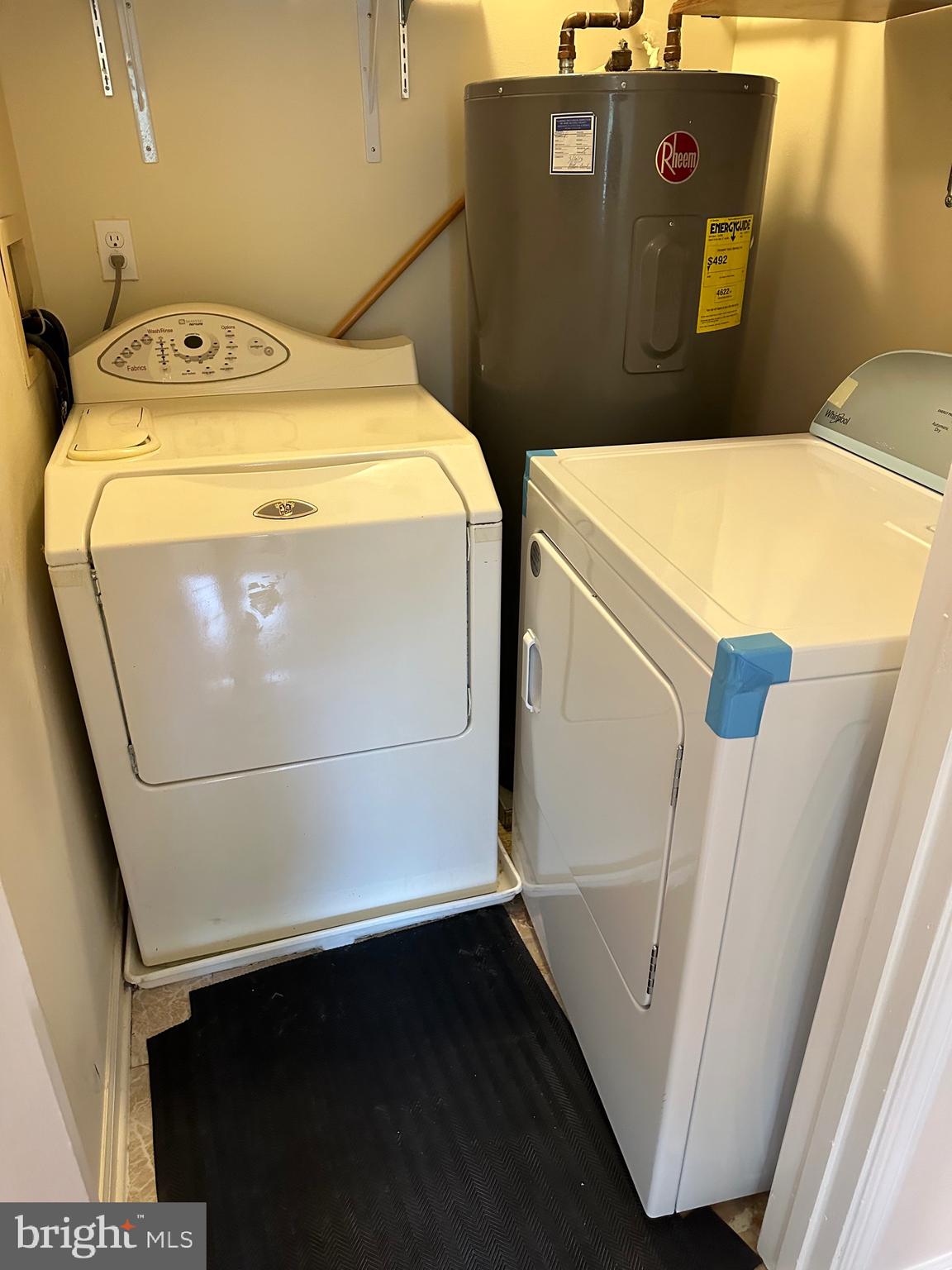 DEEP CREEK COMMONS - Residential Lease