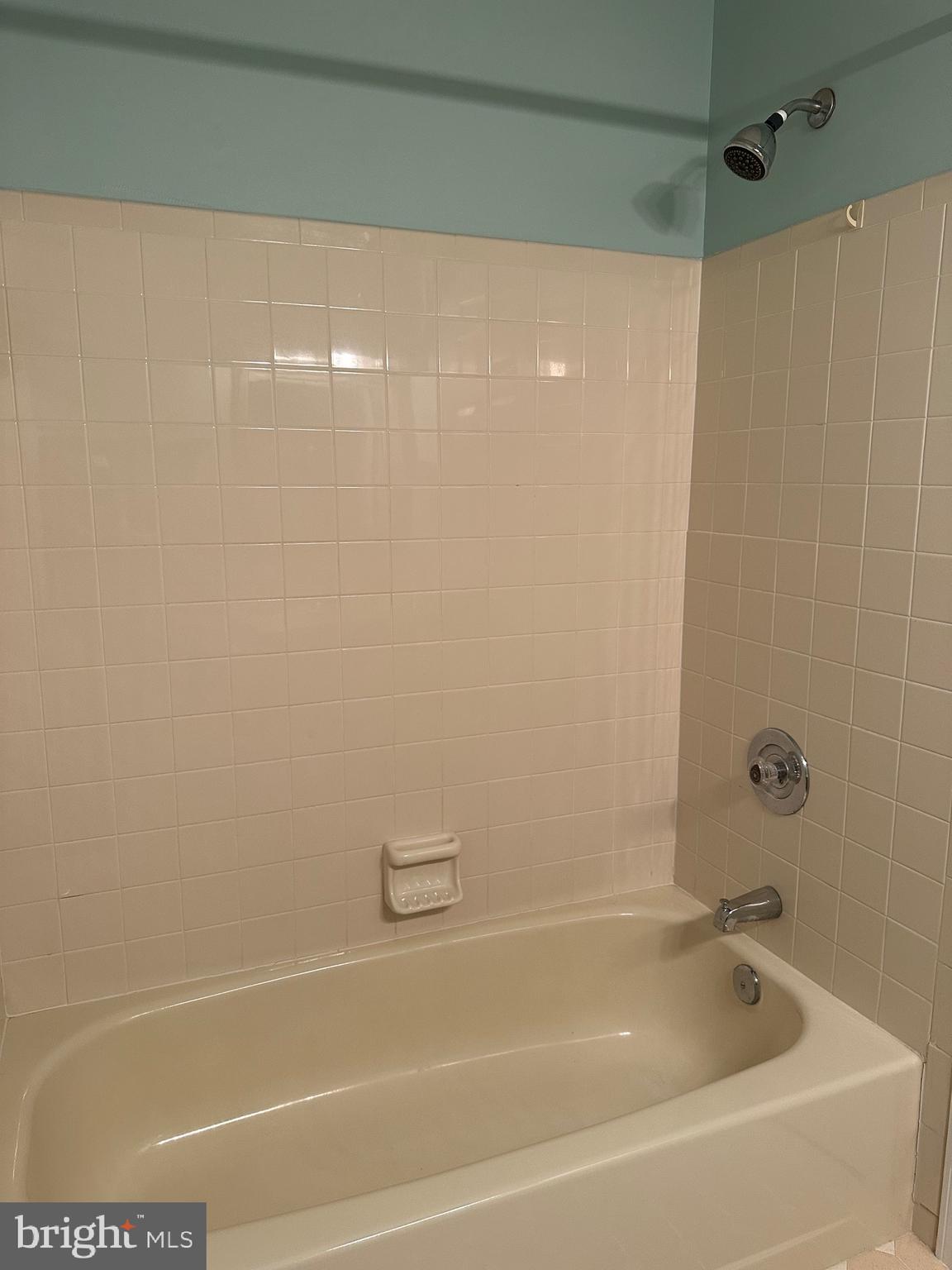 DEEP CREEK COMMONS - Residential Lease