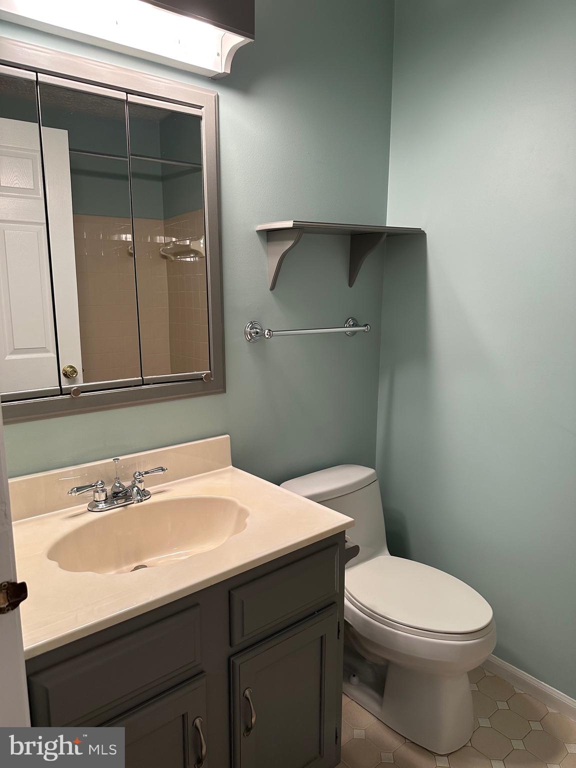 DEEP CREEK COMMONS - Residential Lease