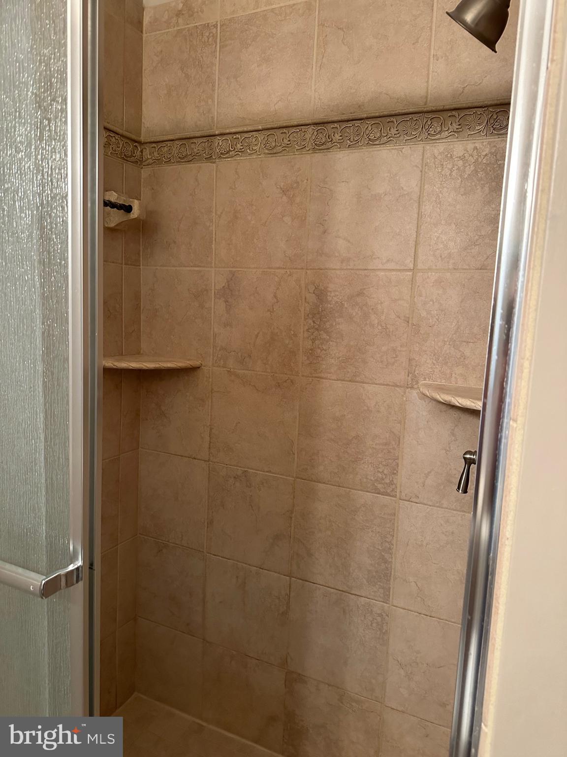 DEEP CREEK COMMONS - Residential Lease