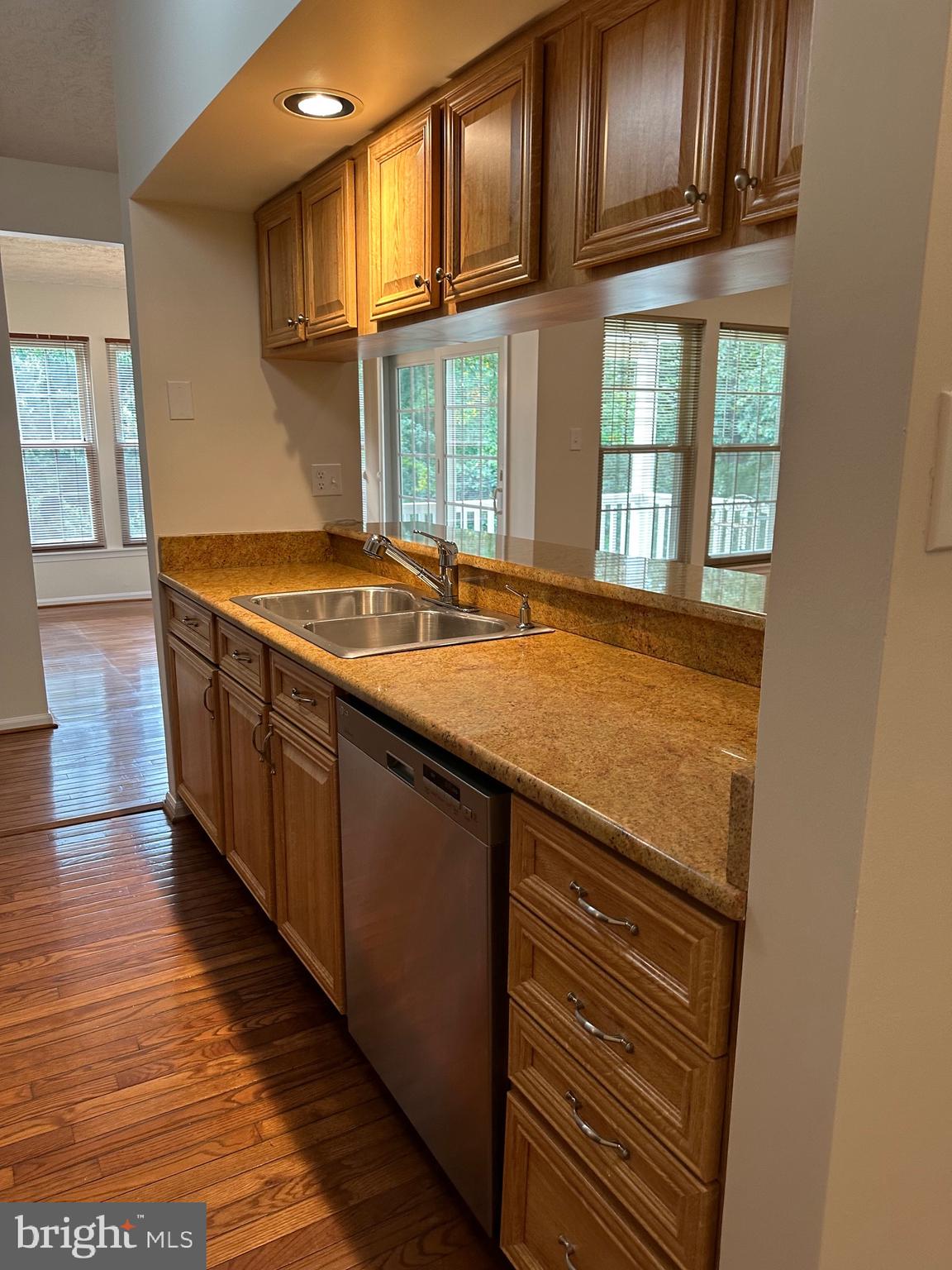 DEEP CREEK COMMONS - Residential Lease