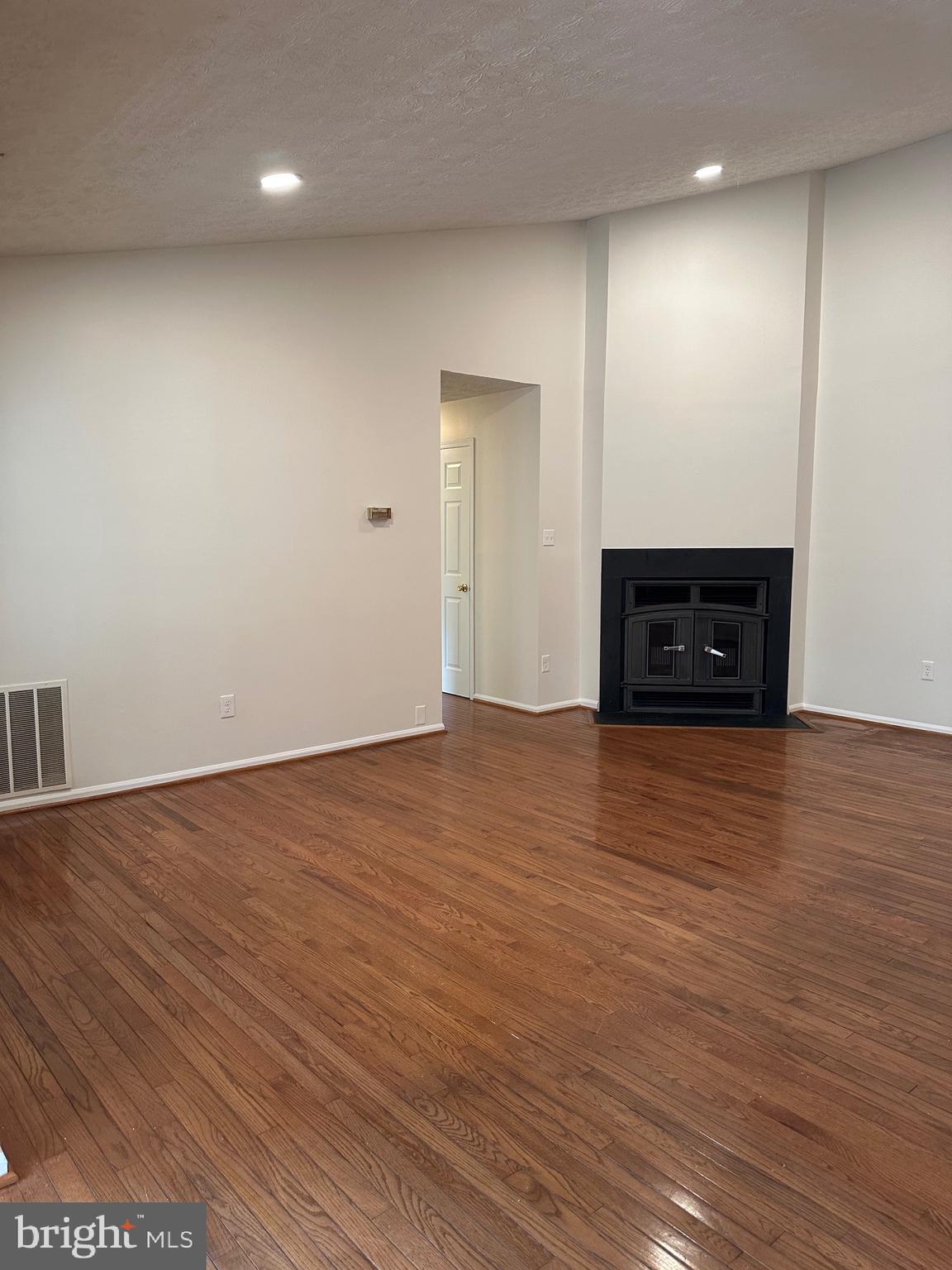 DEEP CREEK COMMONS - Residential Lease