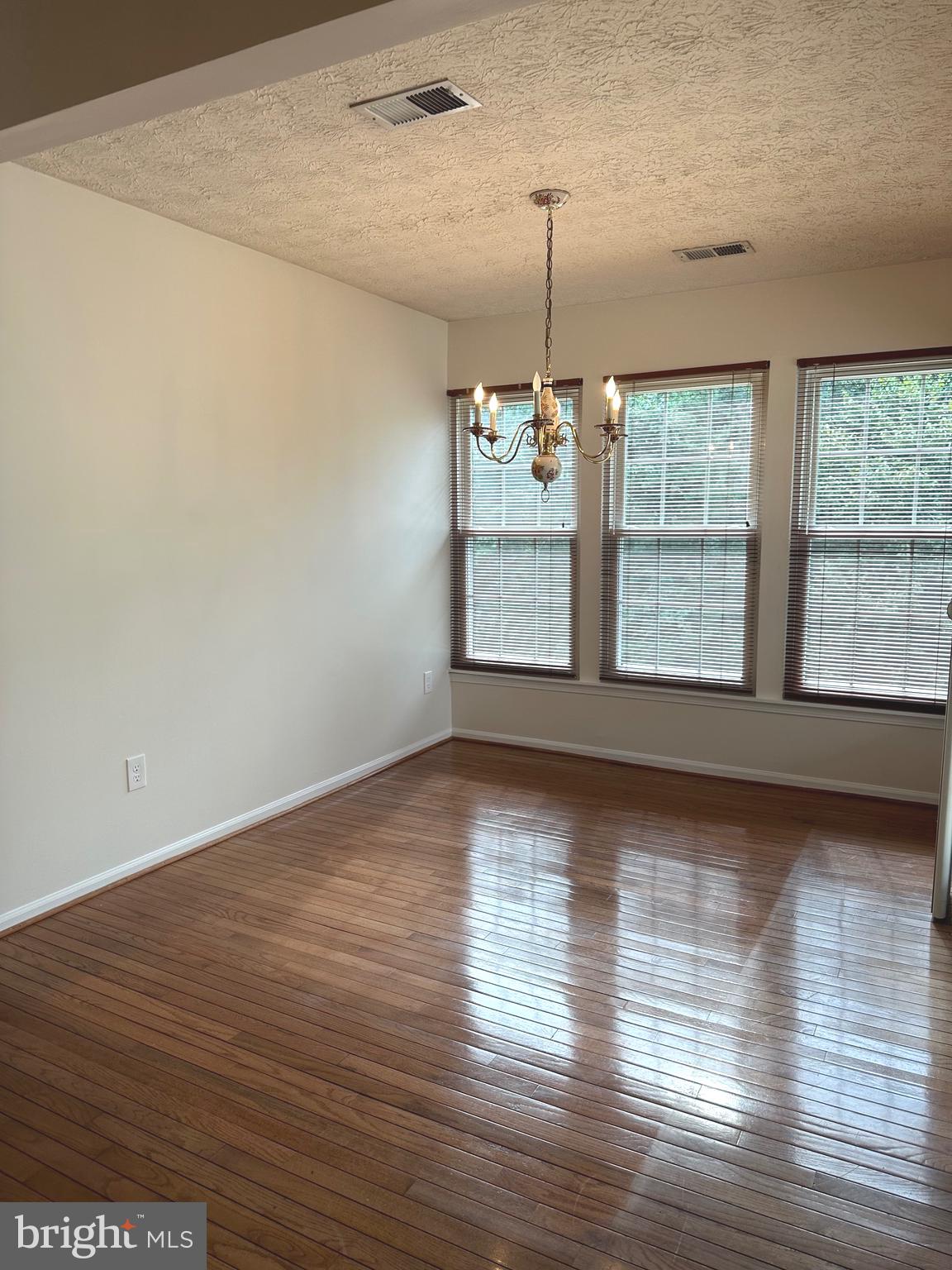 DEEP CREEK COMMONS - Residential Lease