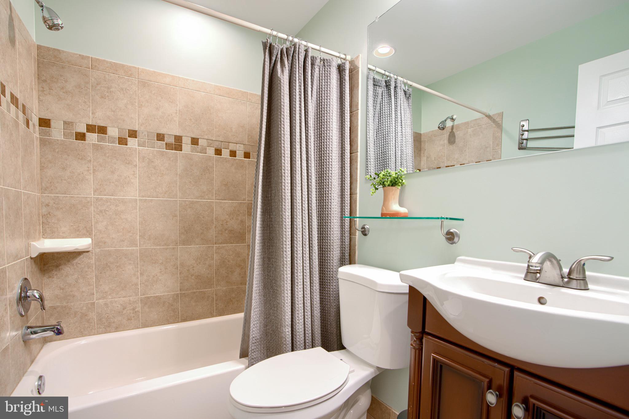 LOCUST POINT - Residential