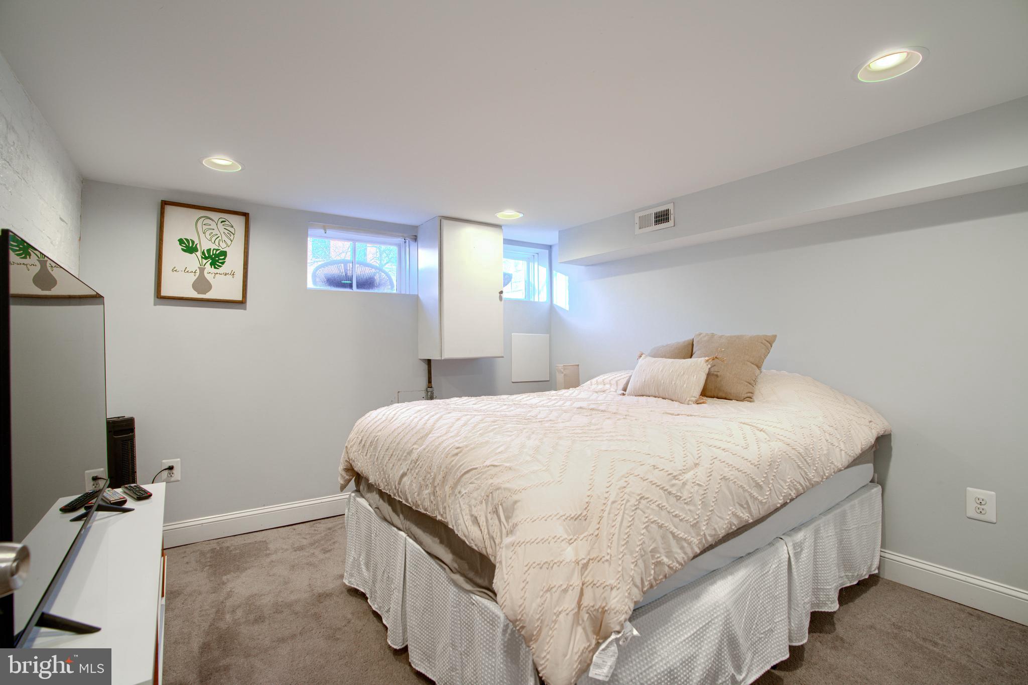 LOCUST POINT - Residential