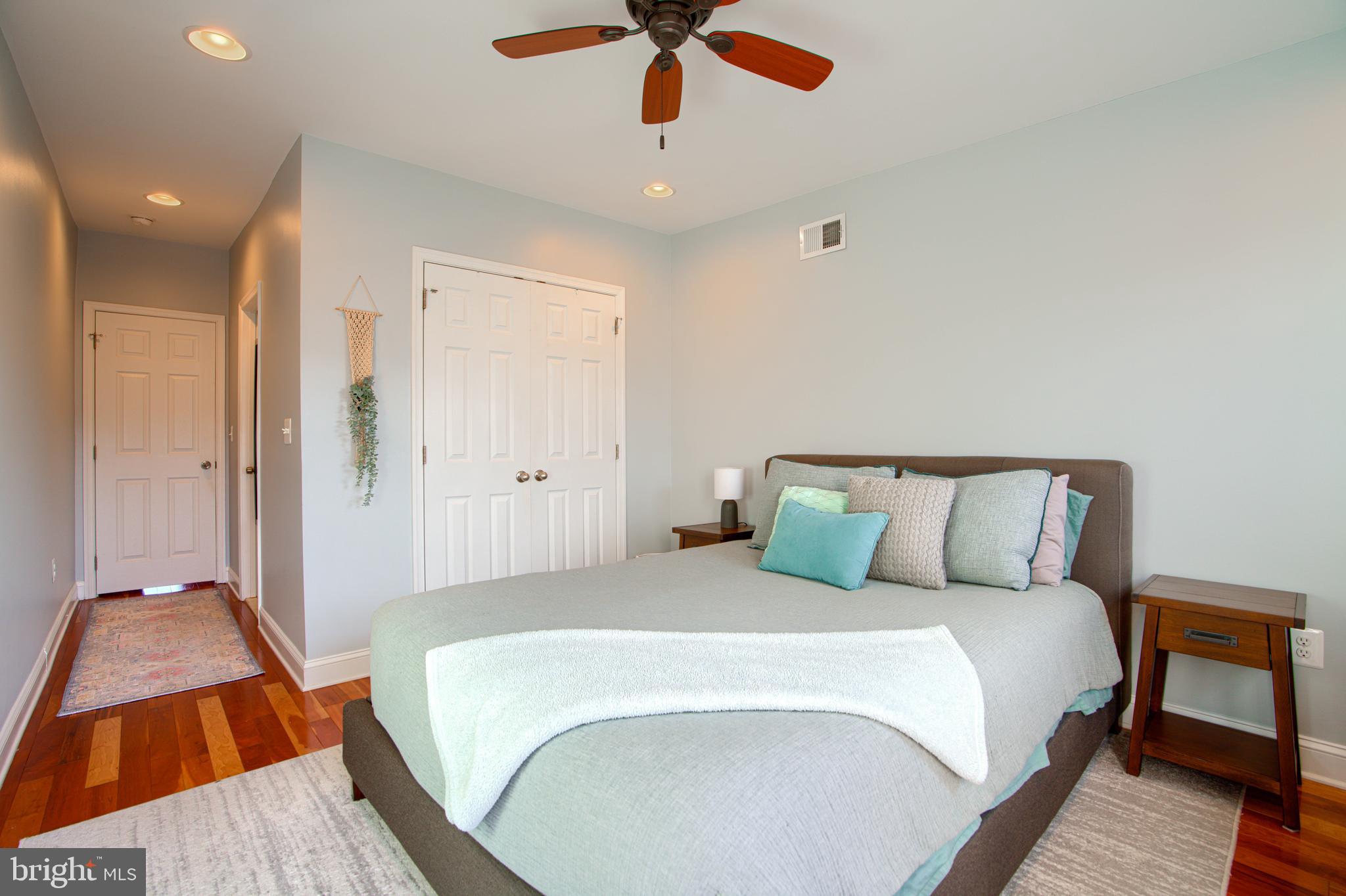 LOCUST POINT - Residential