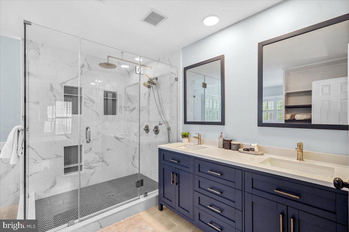 CHARLESTON COLLECTION - Residential