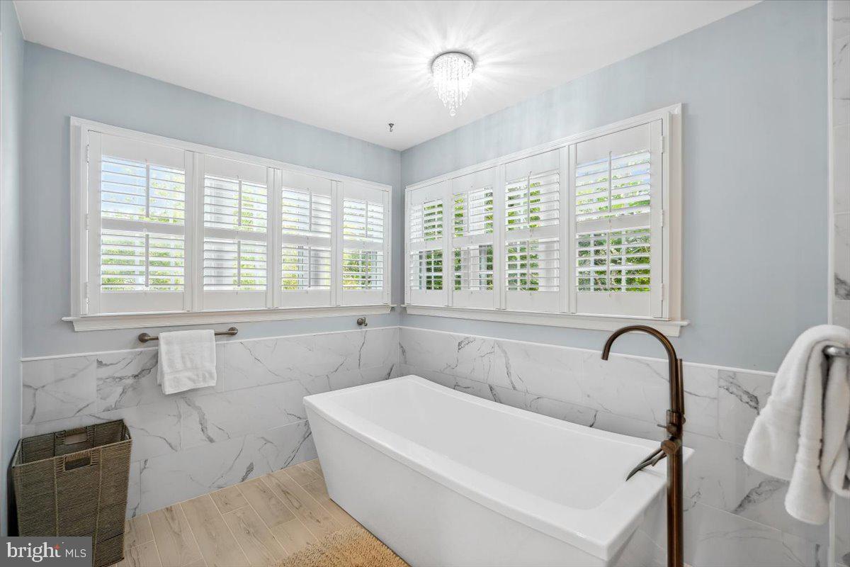 CHARLESTON COLLECTION - Residential