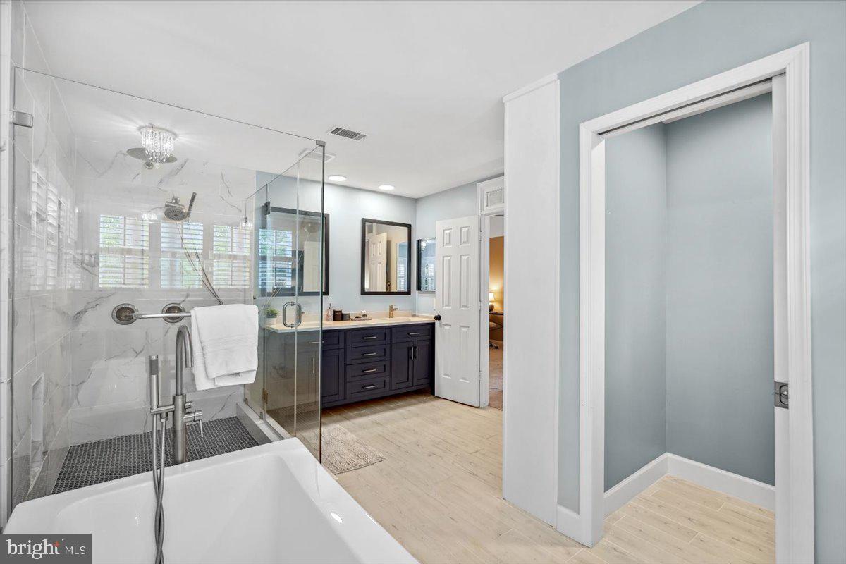 CHARLESTON COLLECTION - Residential