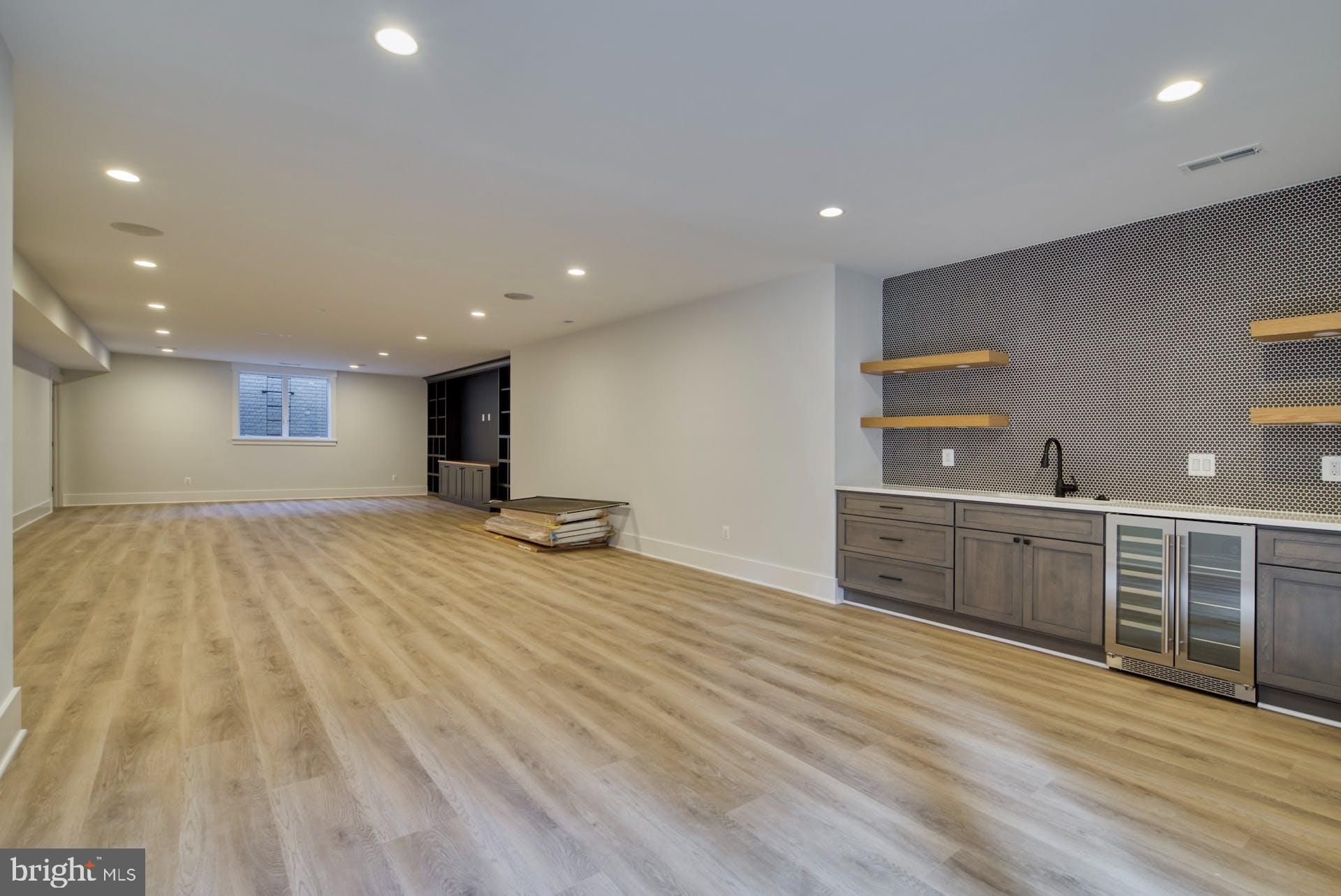 BROYHILLS MCLEAN ESTATES - Residential