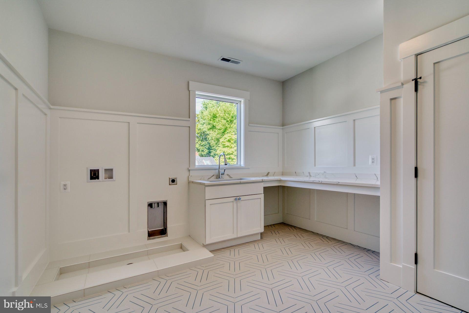 BROYHILLS MCLEAN ESTATES - Residential