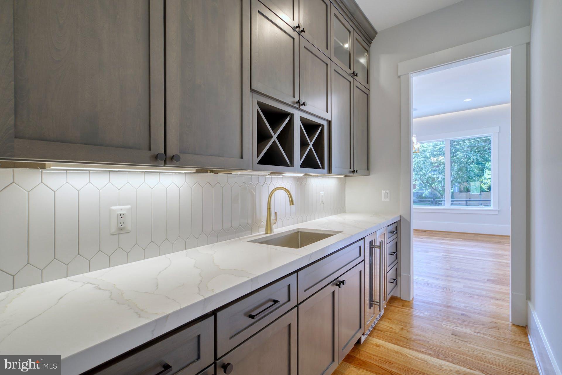 BROYHILLS MCLEAN ESTATES - Residential