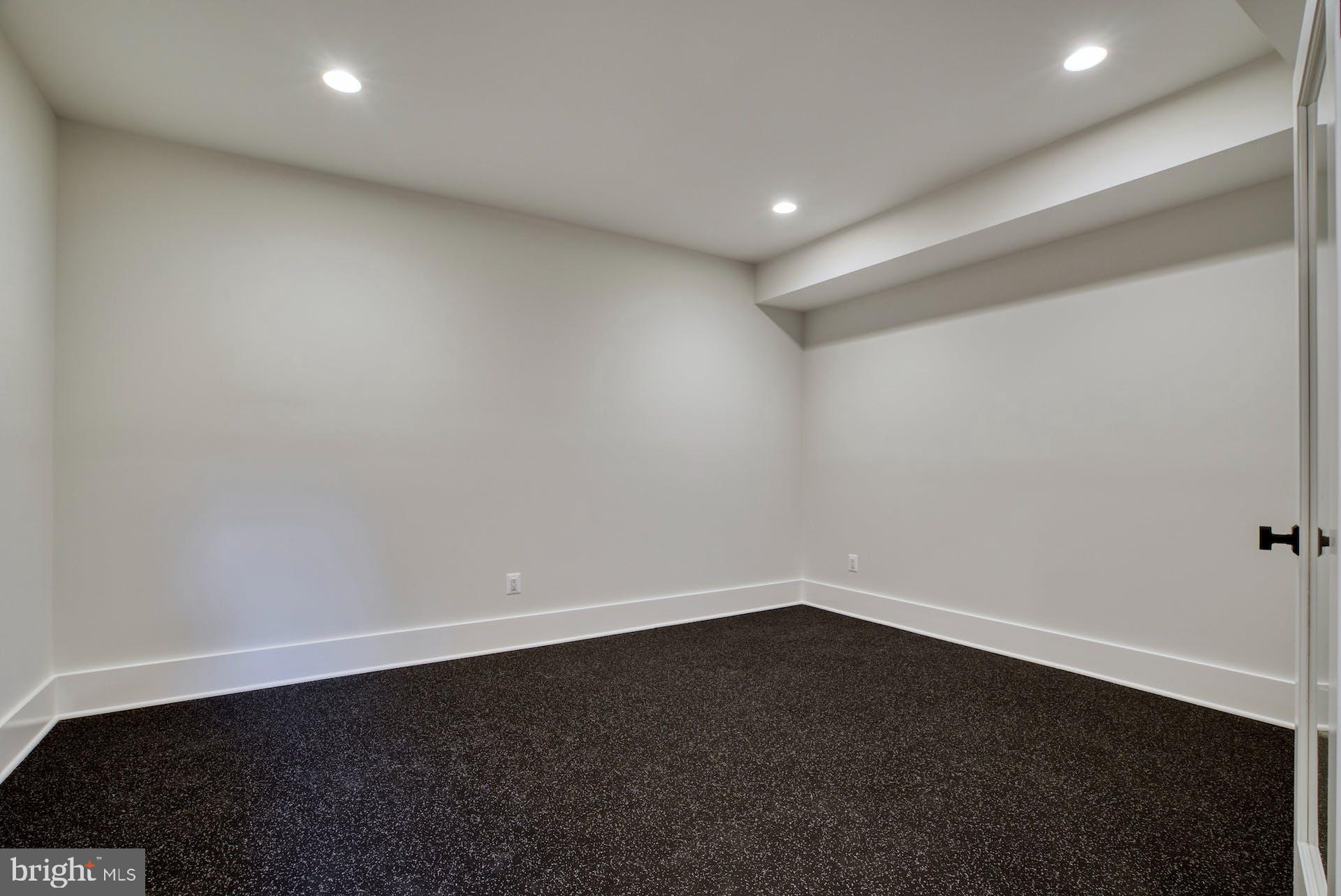 BROYHILLS MCLEAN ESTATES - Residential