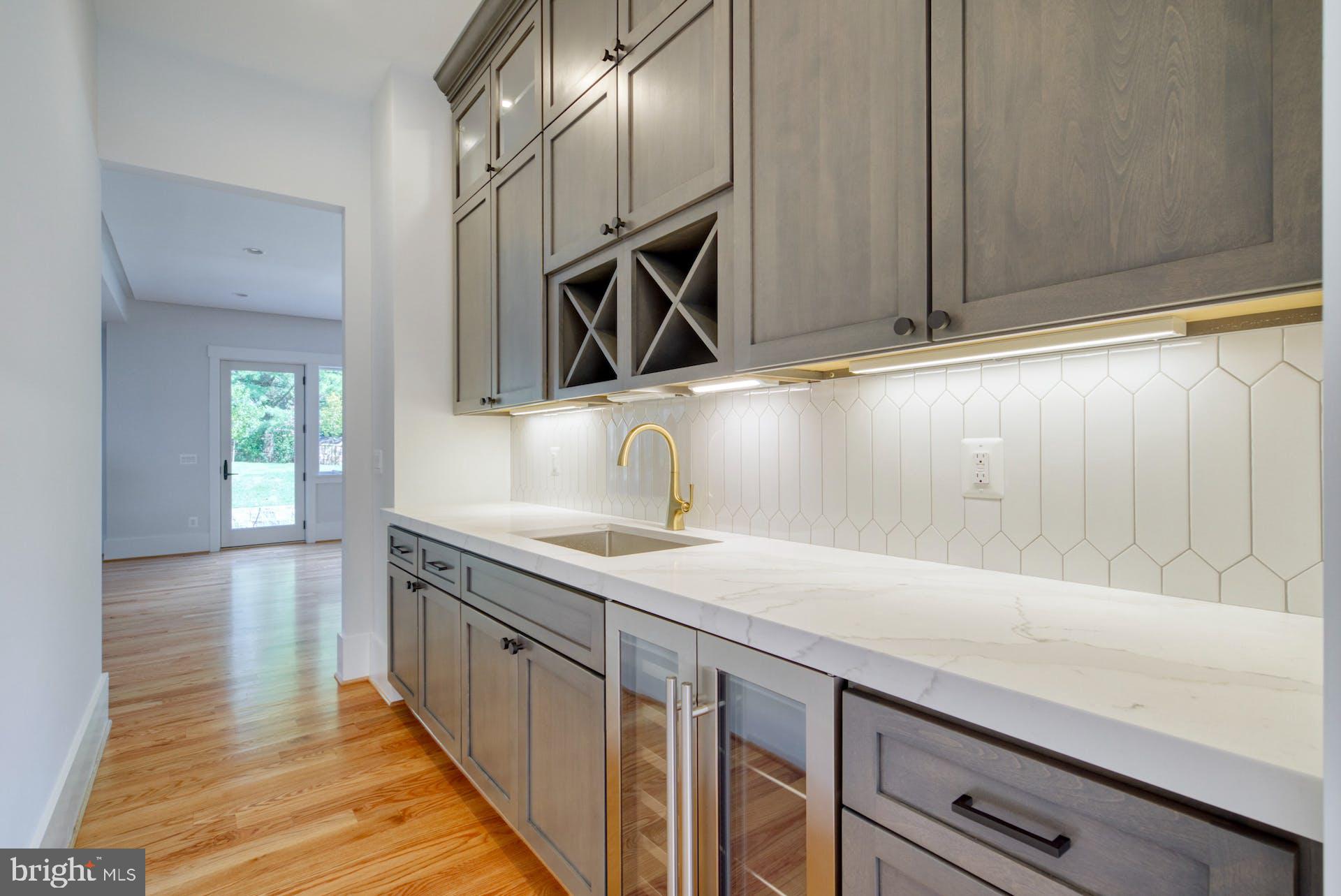 BROYHILLS MCLEAN ESTATES - Residential