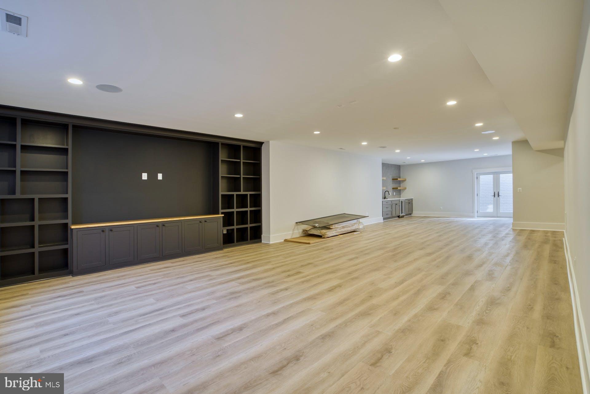 BROYHILLS MCLEAN ESTATES - Residential