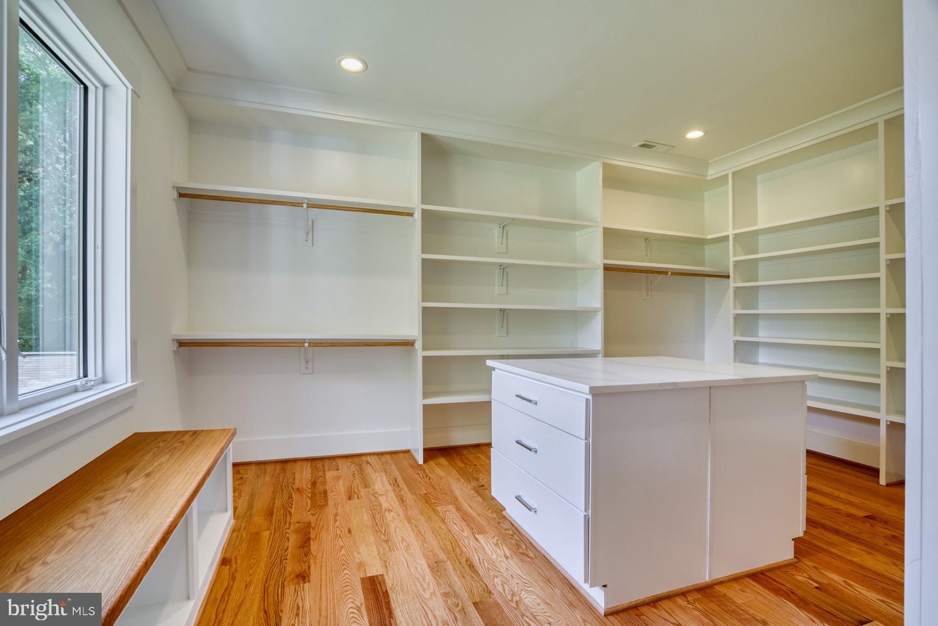 BROYHILLS MCLEAN ESTATES - Residential