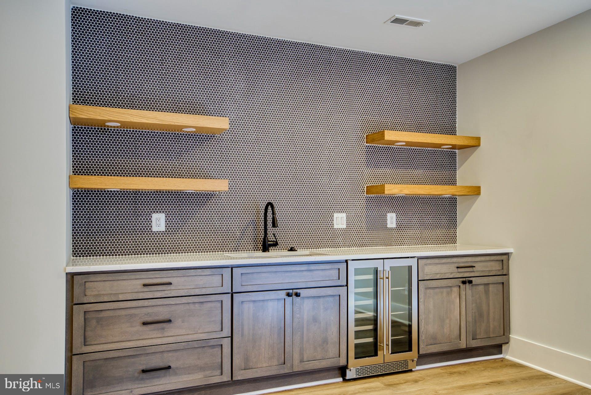 BROYHILLS MCLEAN ESTATES - Residential