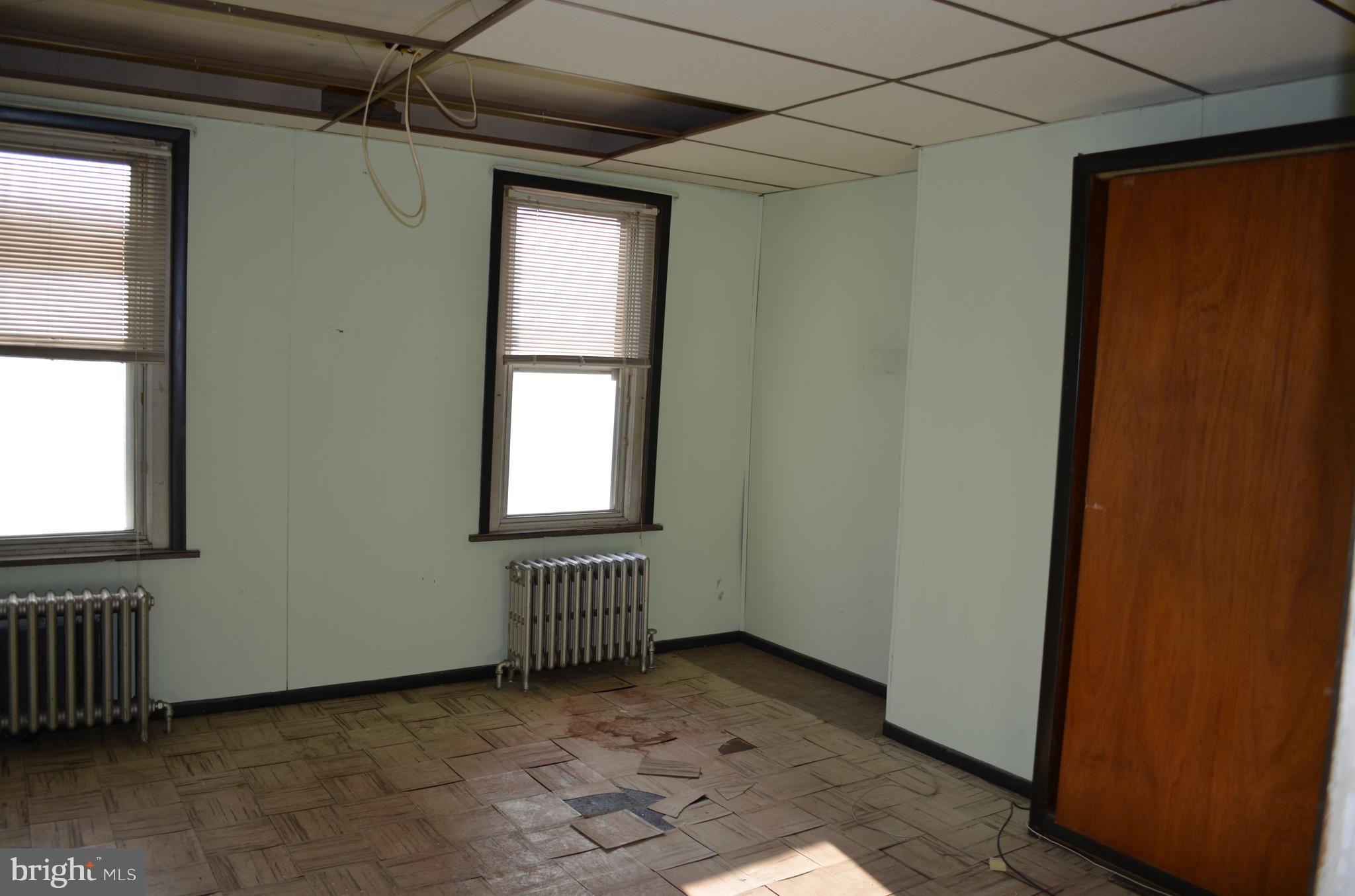 EAST FALLS - Residential