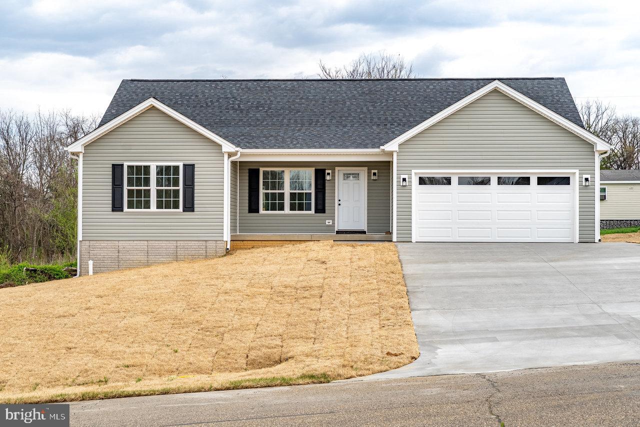 389 LEOLA LOOP
