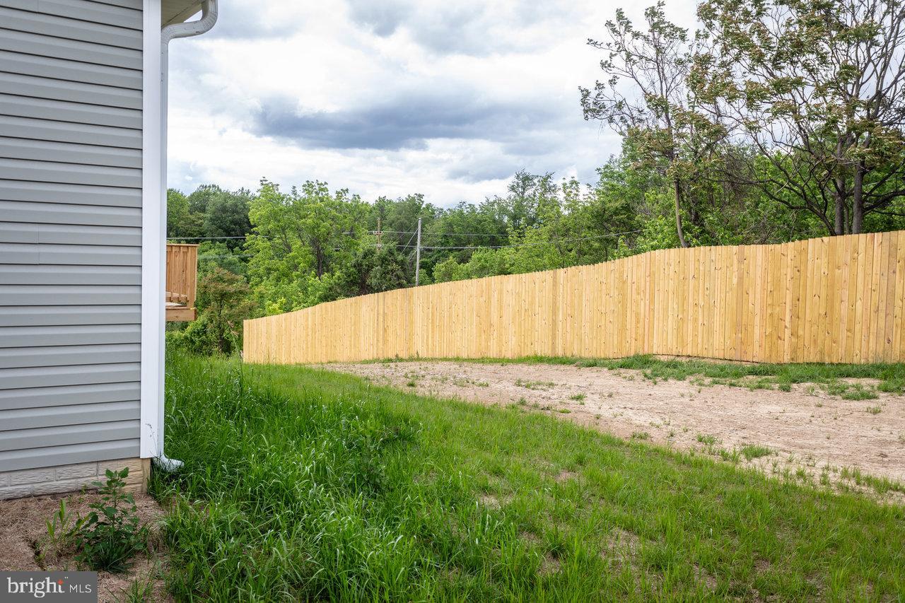 389 LEOLA LOOP
