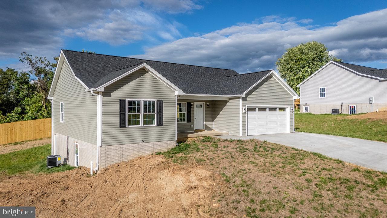 389 LEOLA LOOP