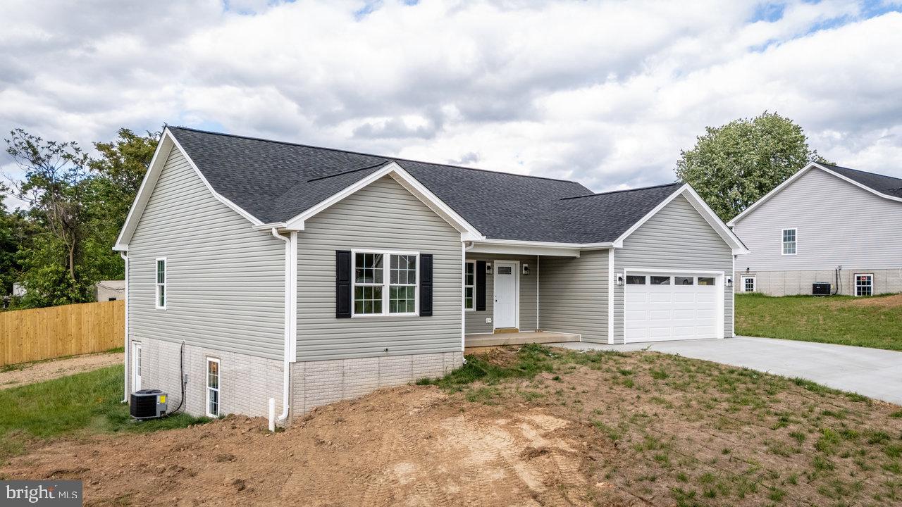 389 LEOLA LOOP